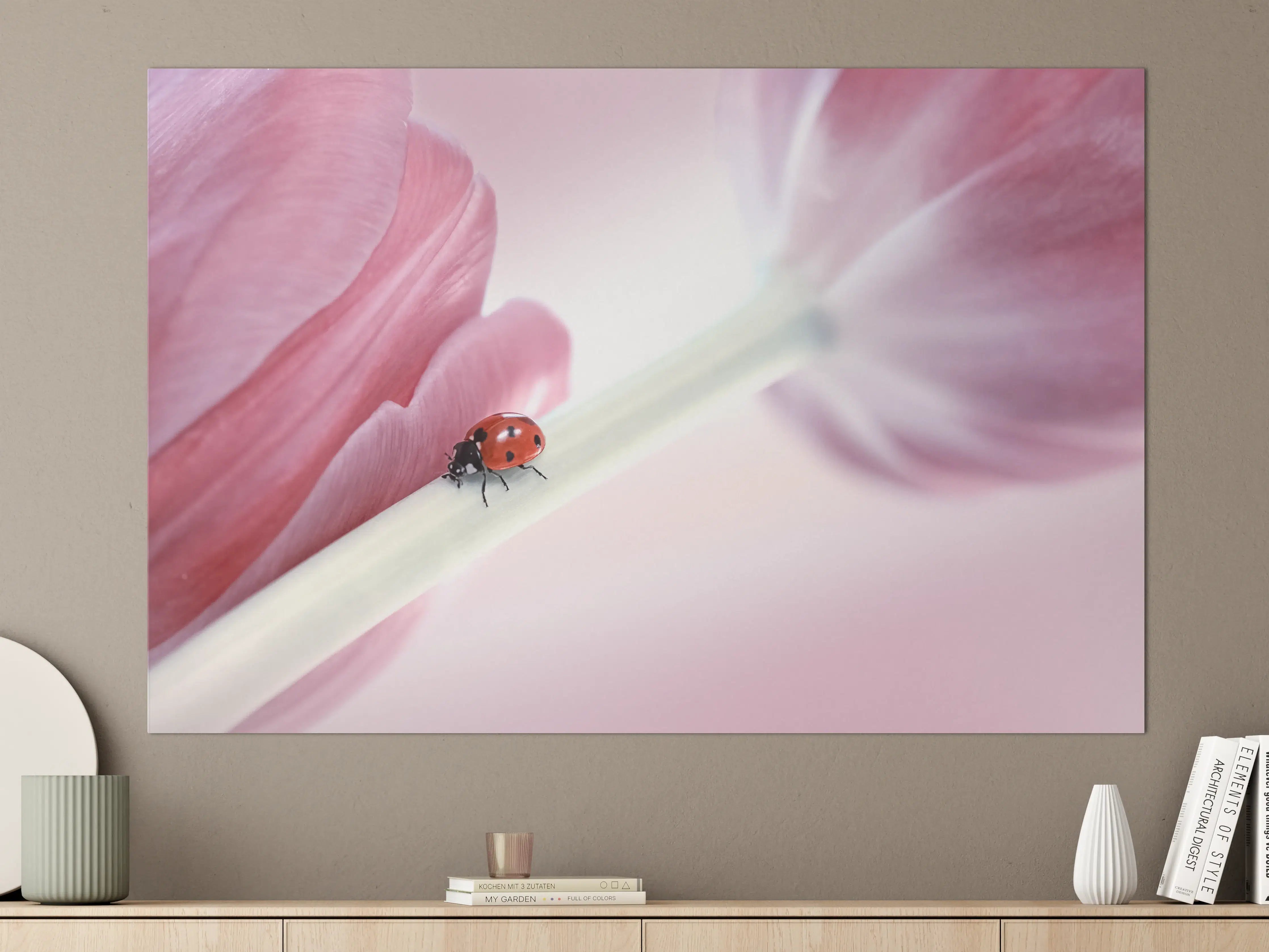 Große Wandbilder - Zarte Tulpen mit Marienkäfer in Rosa Rosa