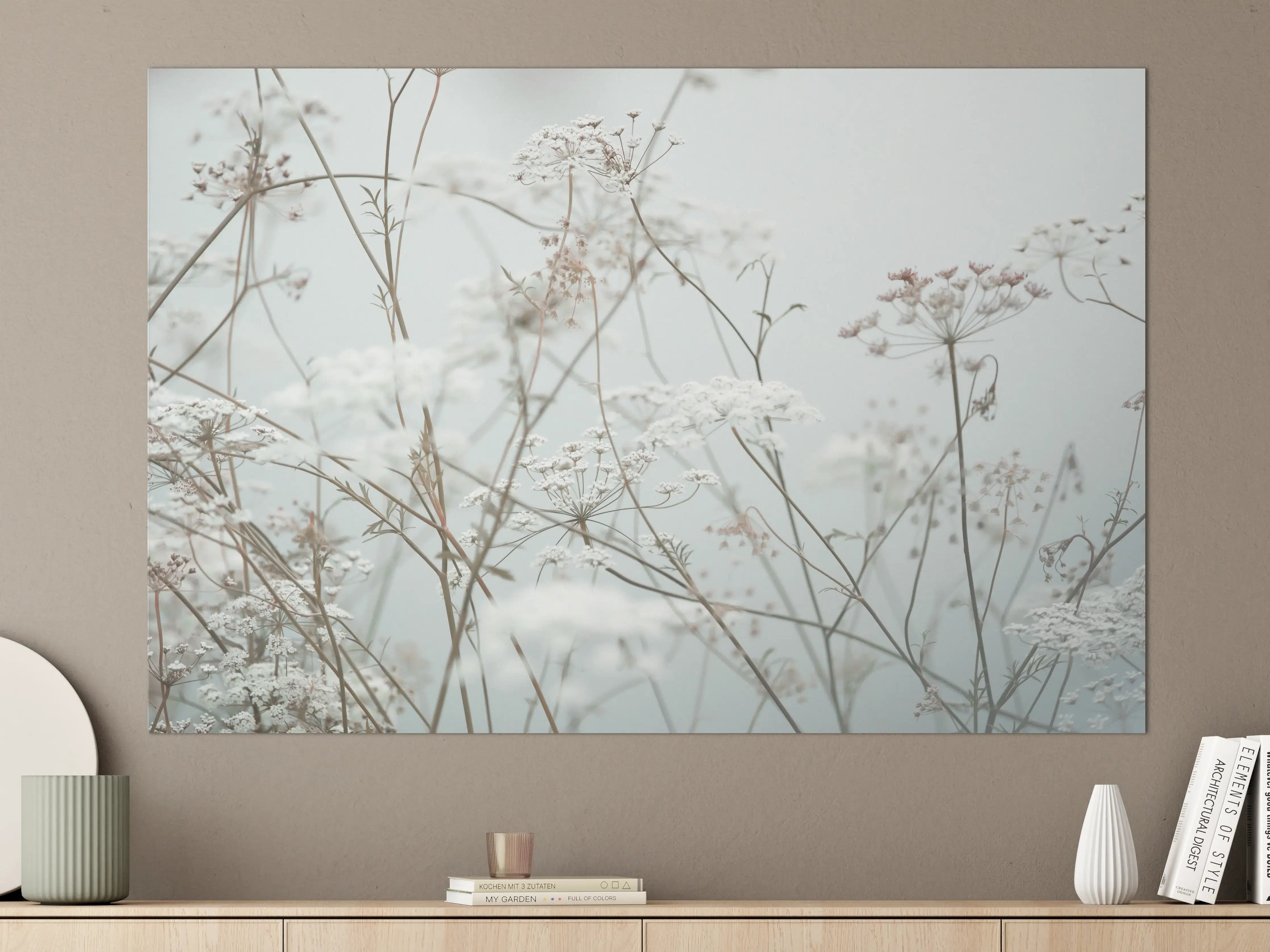 Große Wandbilder - Zarte Wildblumen im Nebel