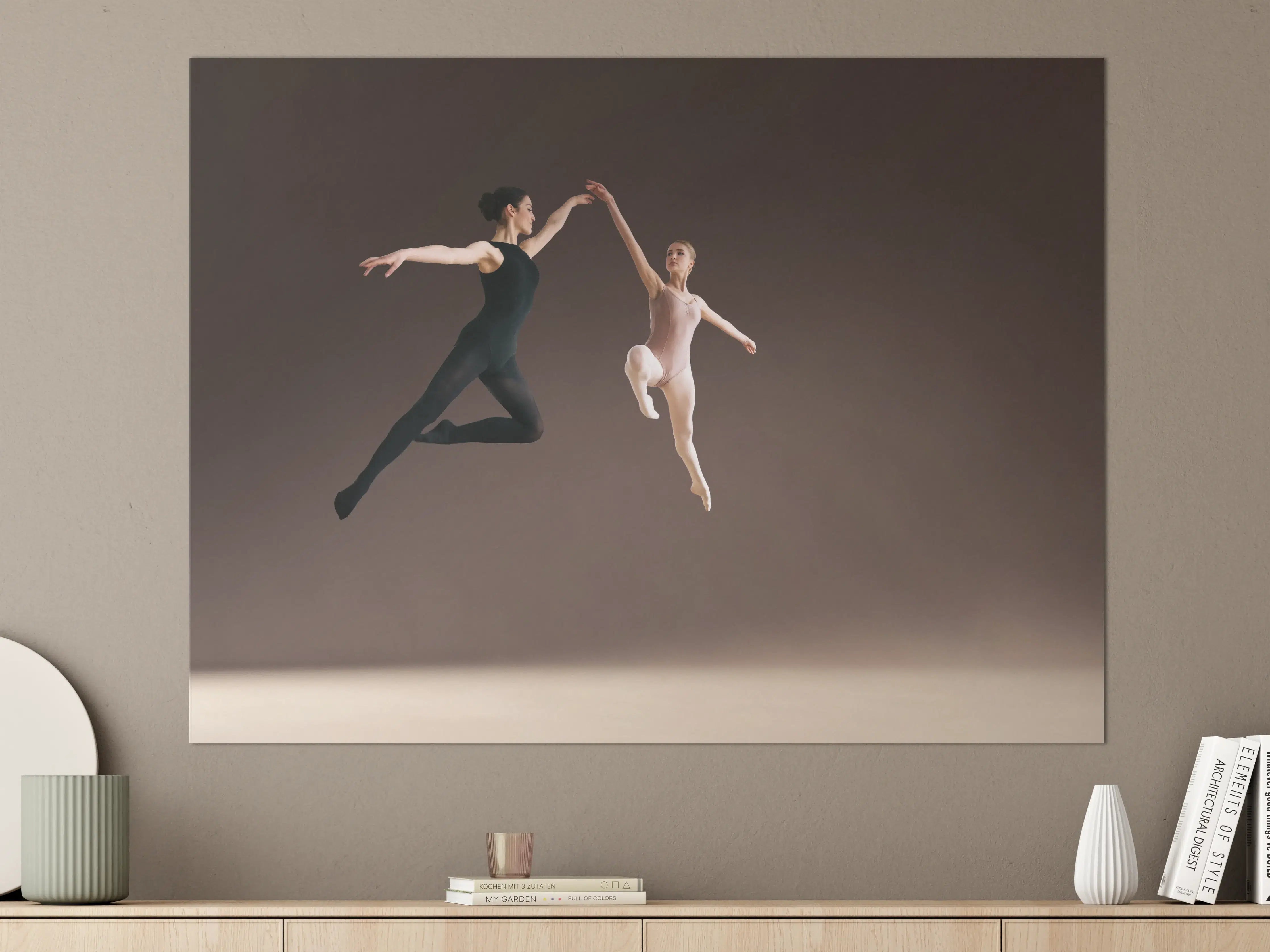 Große Wandbilder - zwei Balletttänzerinnen hoch in der Luft