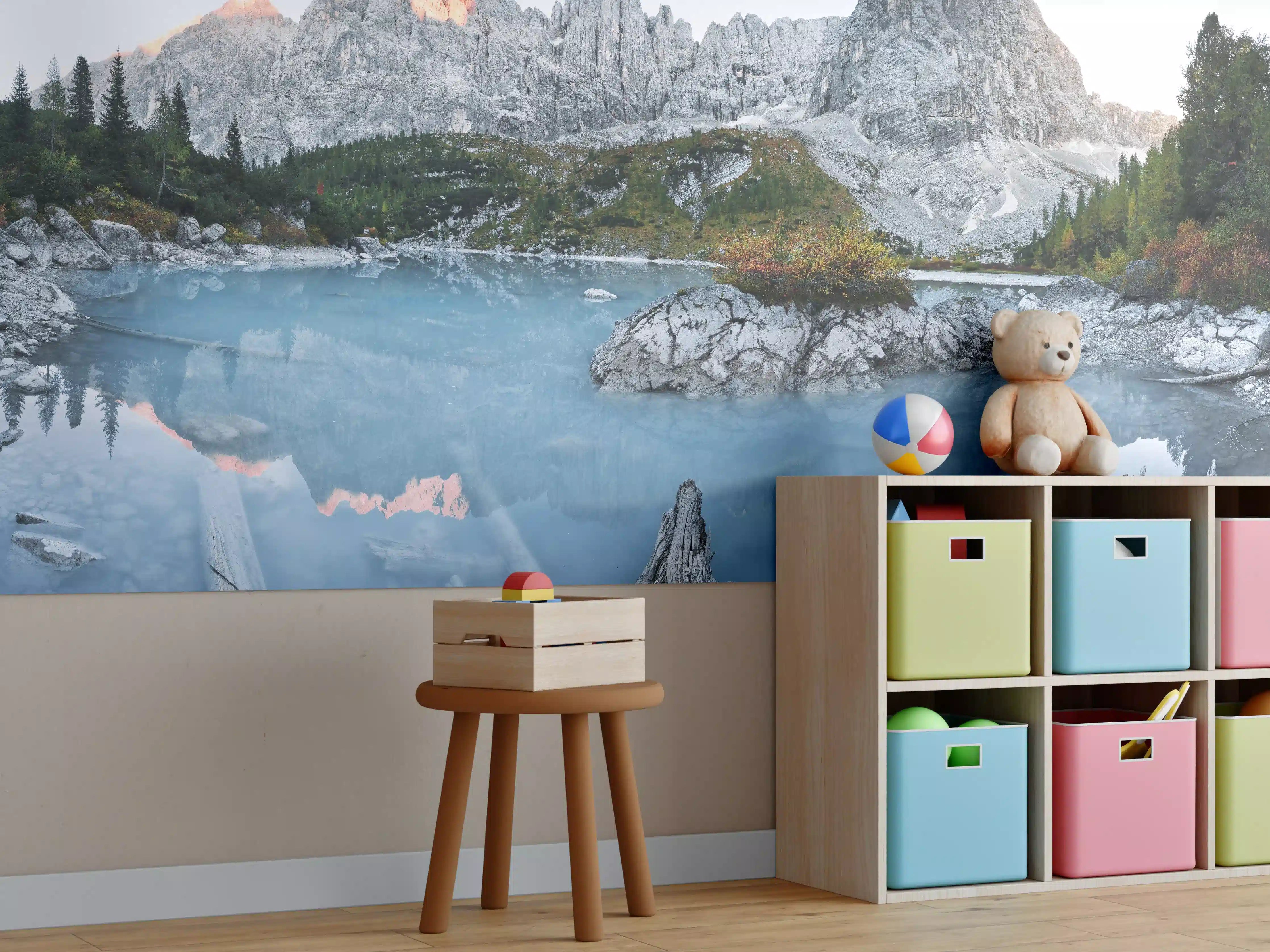Kinderzimmer Wandgestaltung - Alpine Seenlandschaft in Abenddämmerung