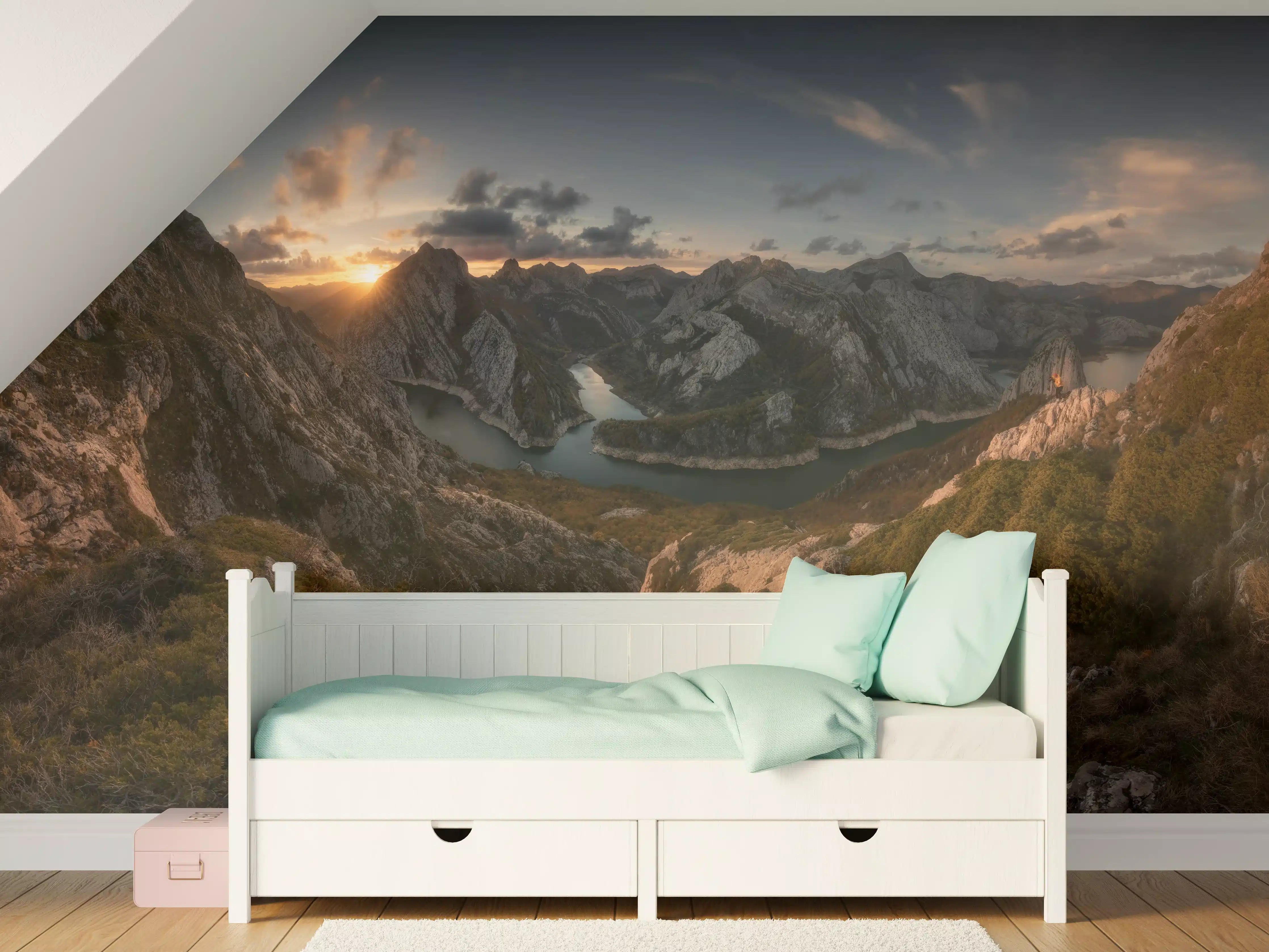 Kinderzimmer Wandgestaltung - Alpines Morgenrot am Bergsee