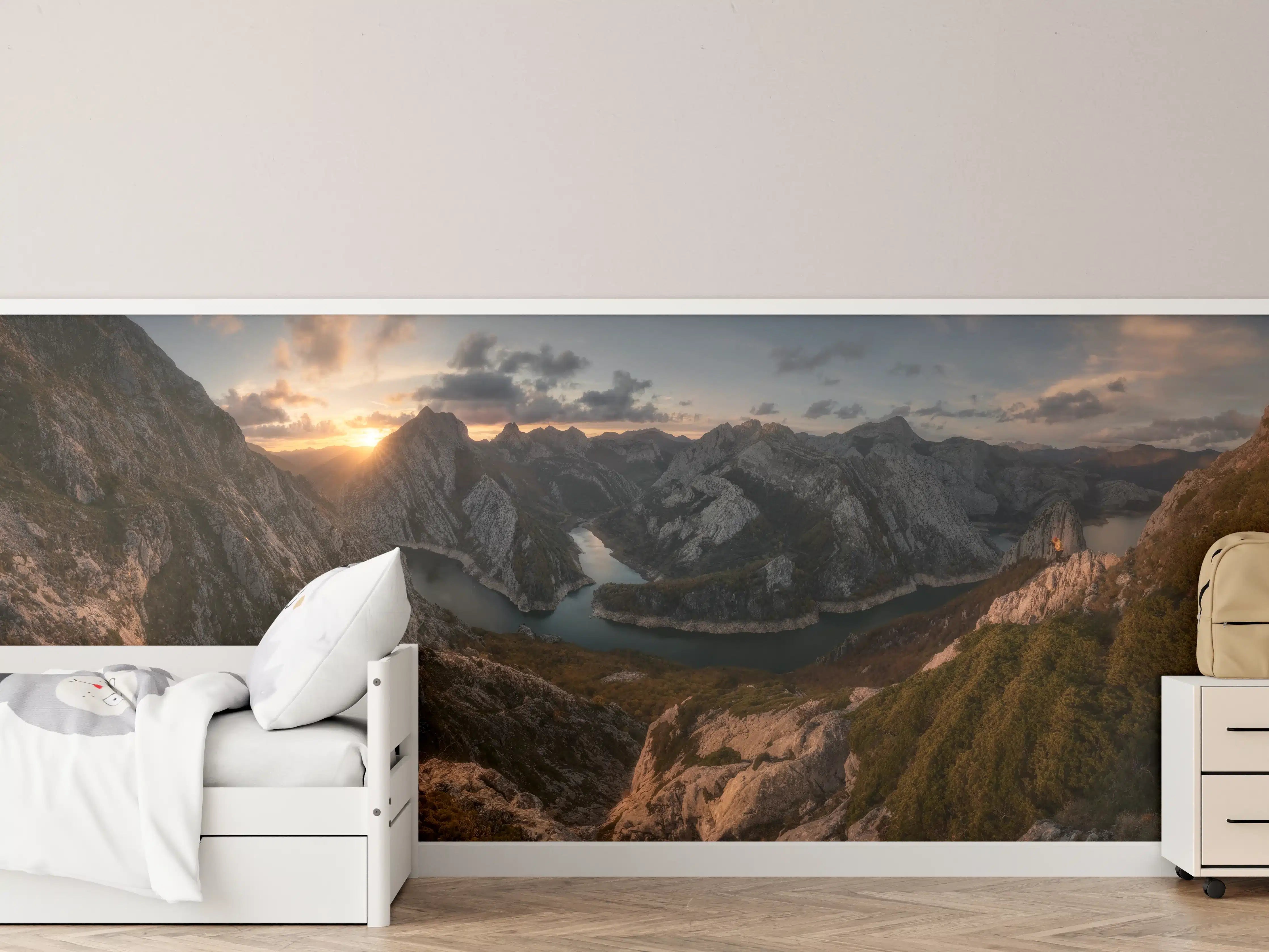 Kinderzimmer Wandgestaltung - Alpines Morgenrot am Bergsee