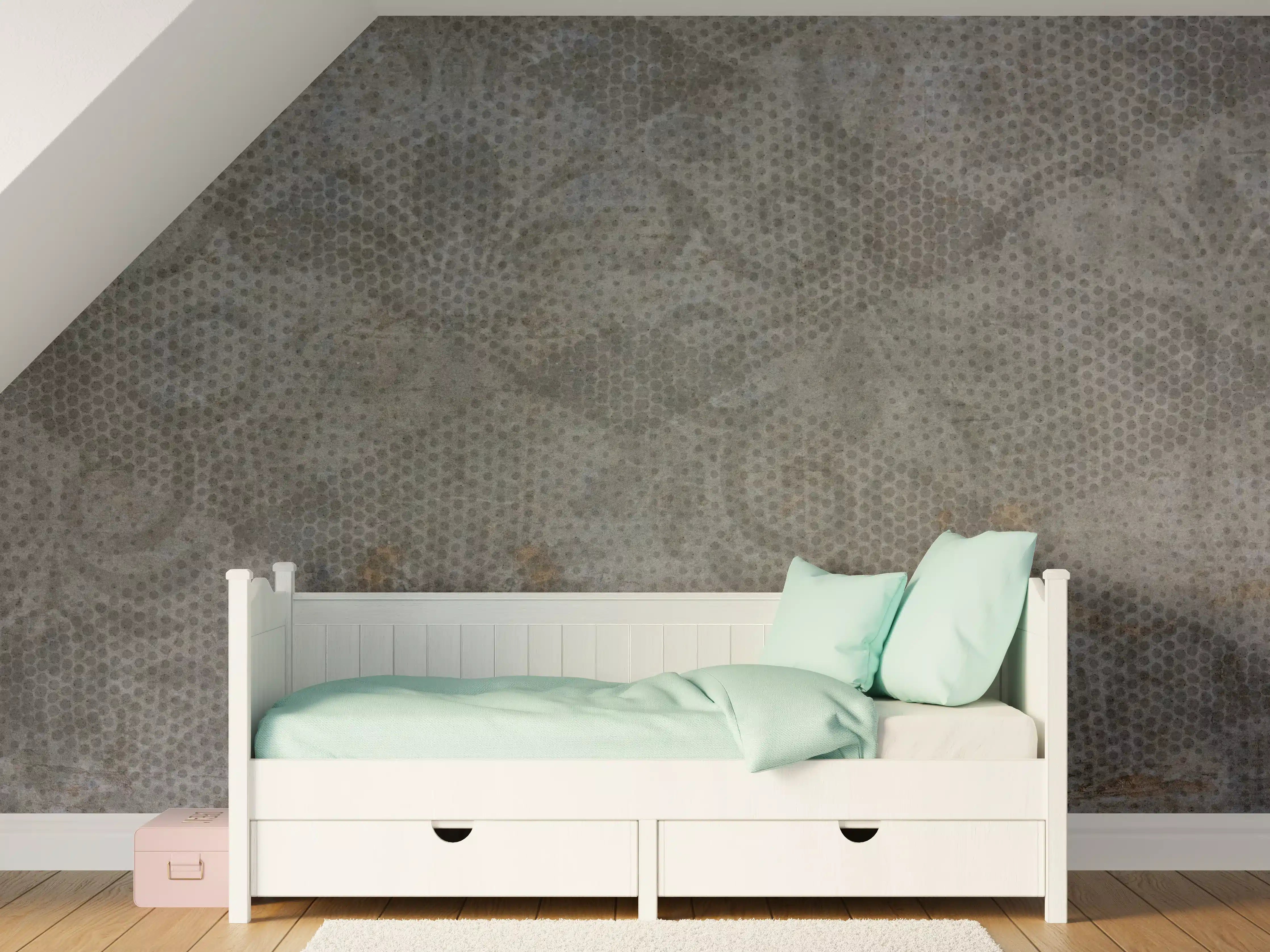 Kinderzimmer Wandgestaltung - Alte braunbefleckte Tapete