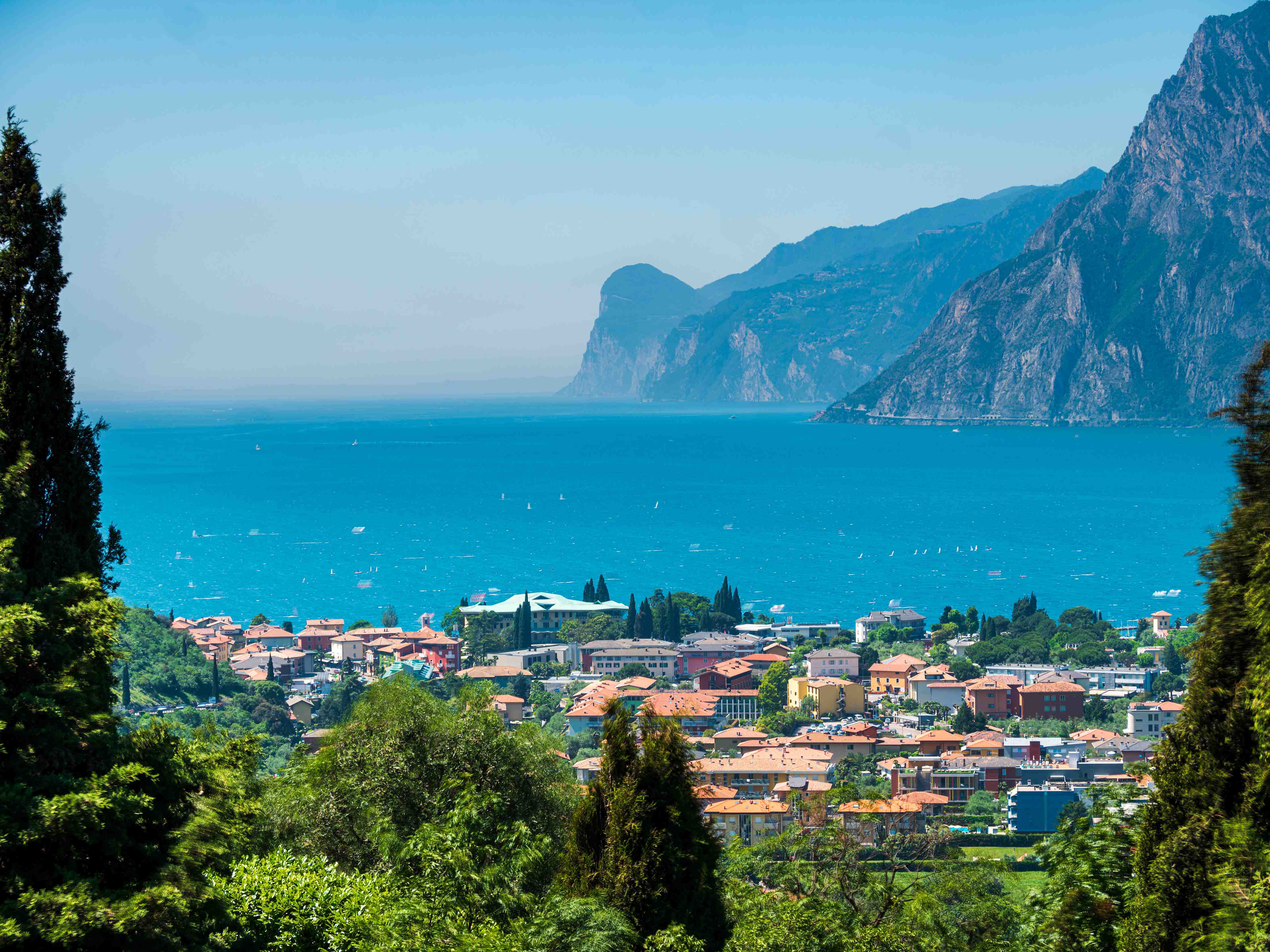 Kinderzimmer Wandgestaltung-Aussicht vom Gipfel auf Gardasee