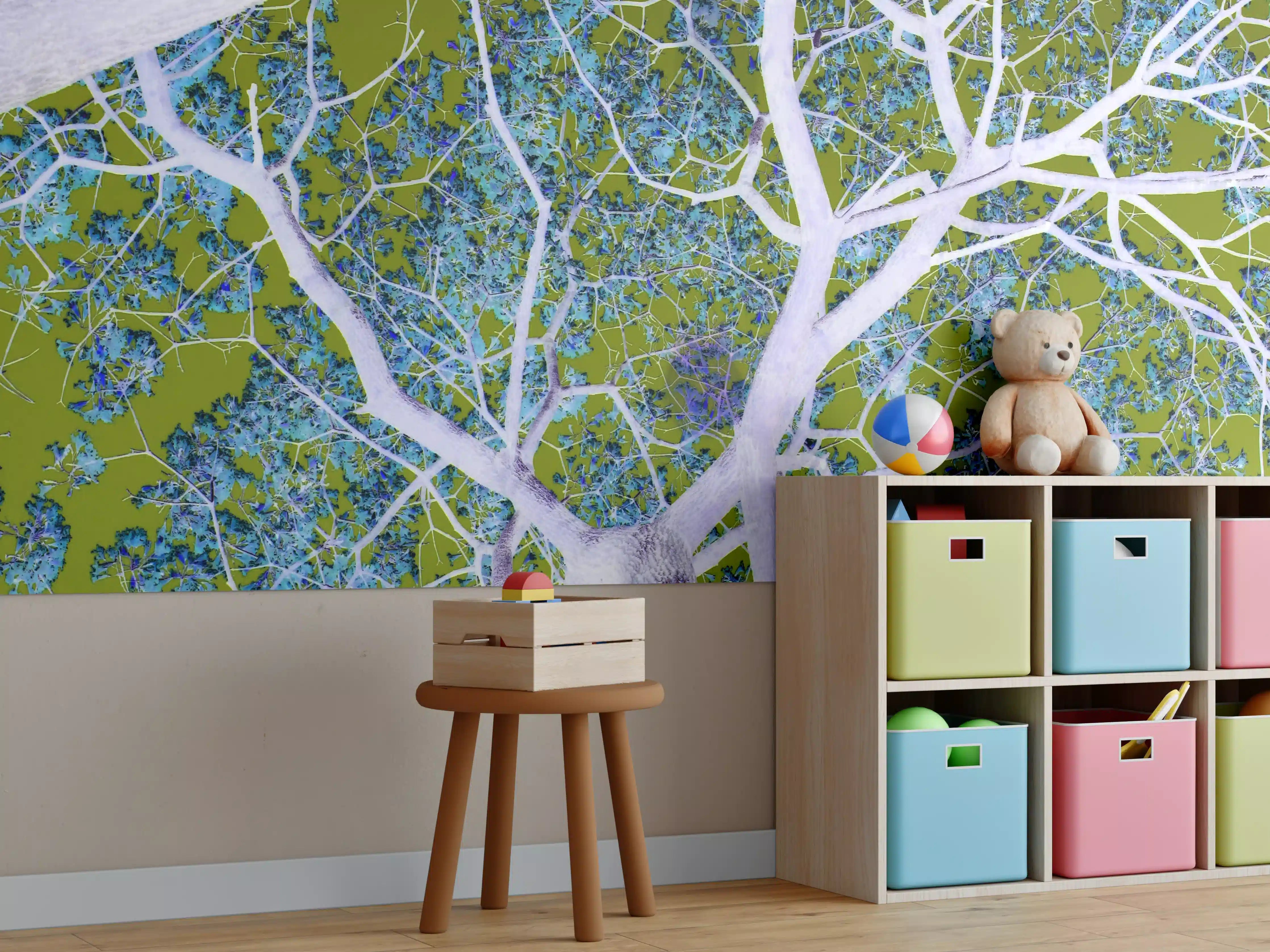 Kinderzimmer Wandgestaltung - Baum mit grünen Blättern und blauen Himmel