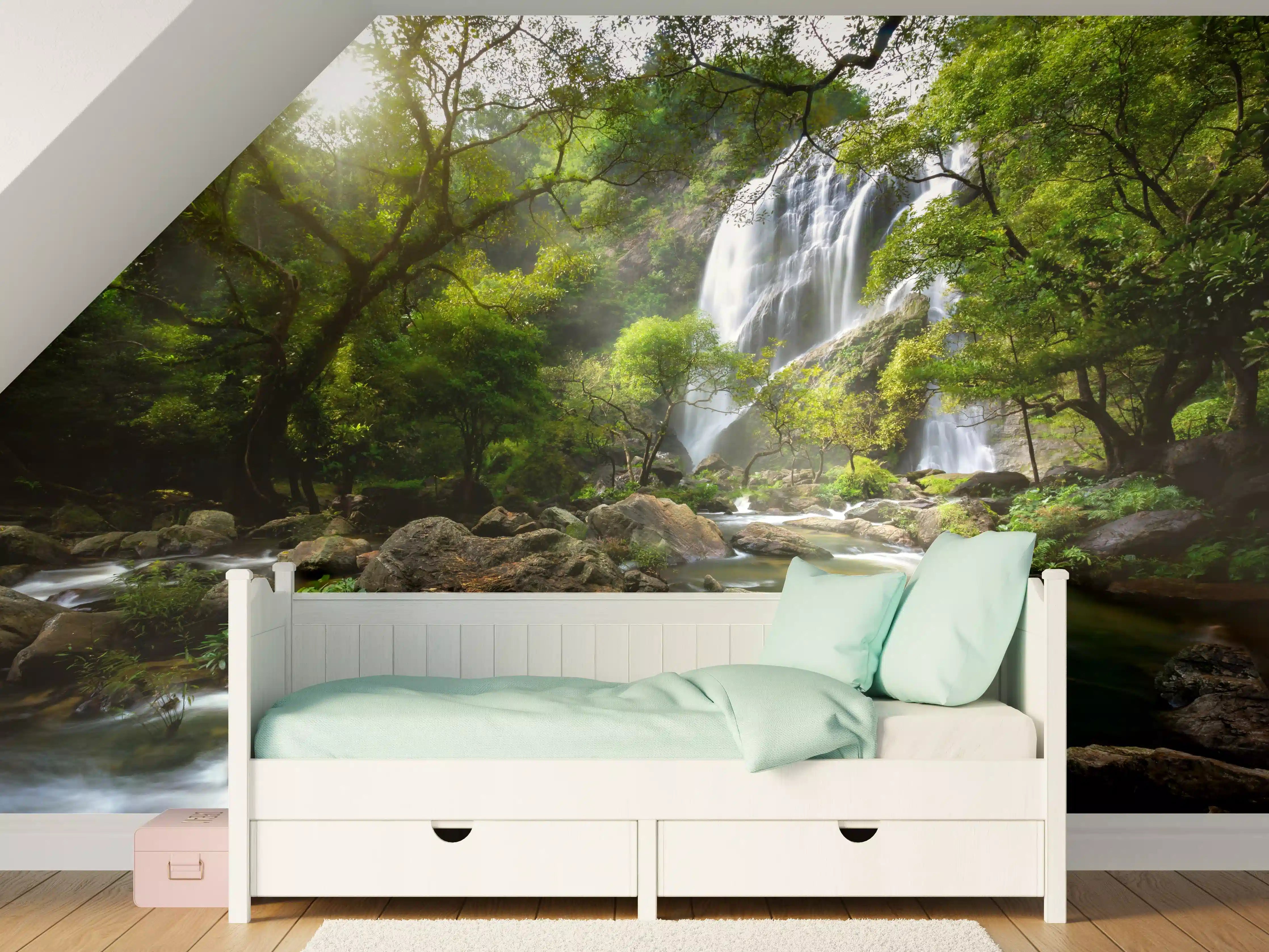 Kinderzimmer Wandgestaltung - Bergbach und Wasserfall in Thailand