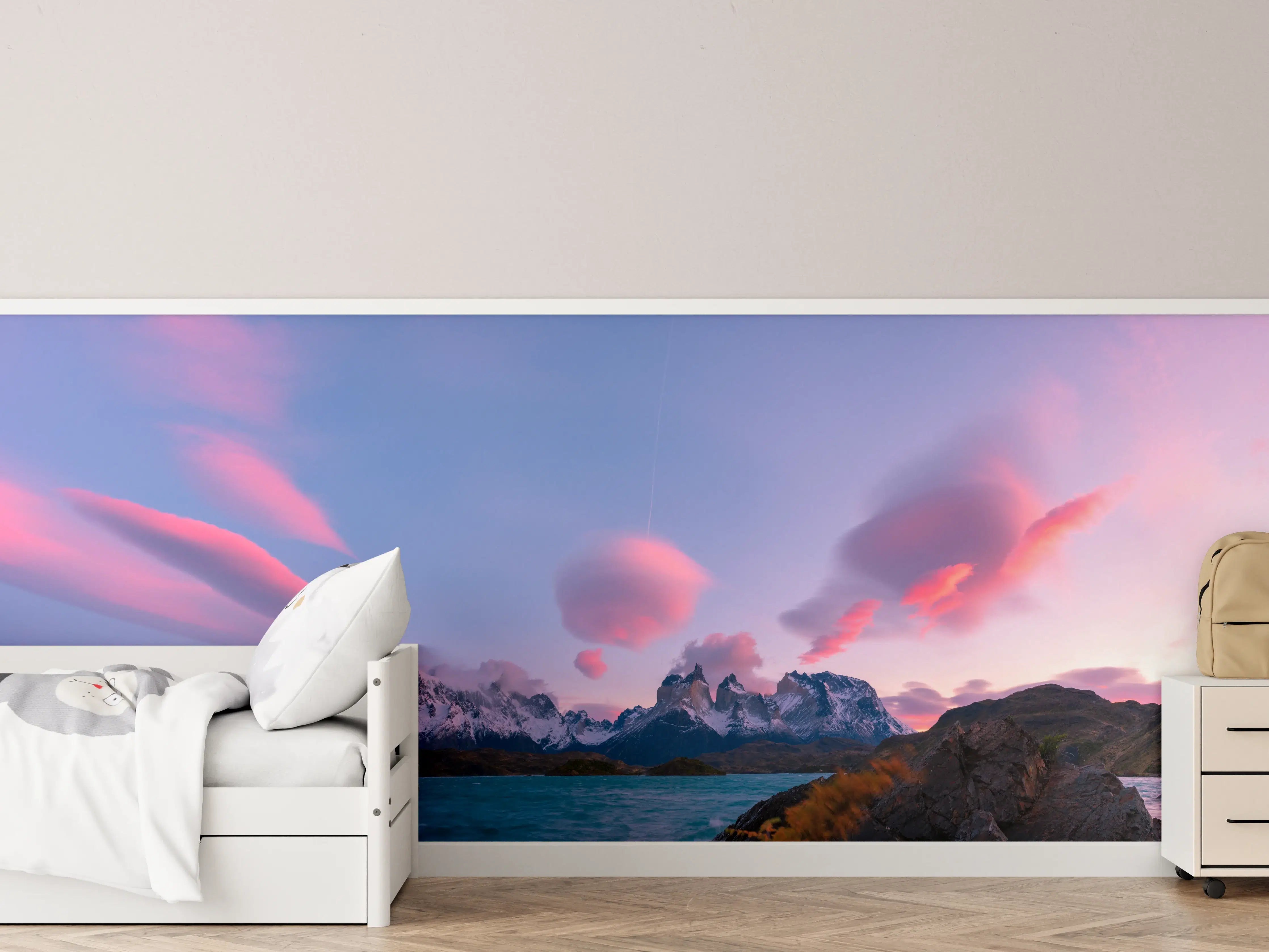 Kinderzimmer Wandgestaltung - Bergpanorama im rosa Sonnenuntergang