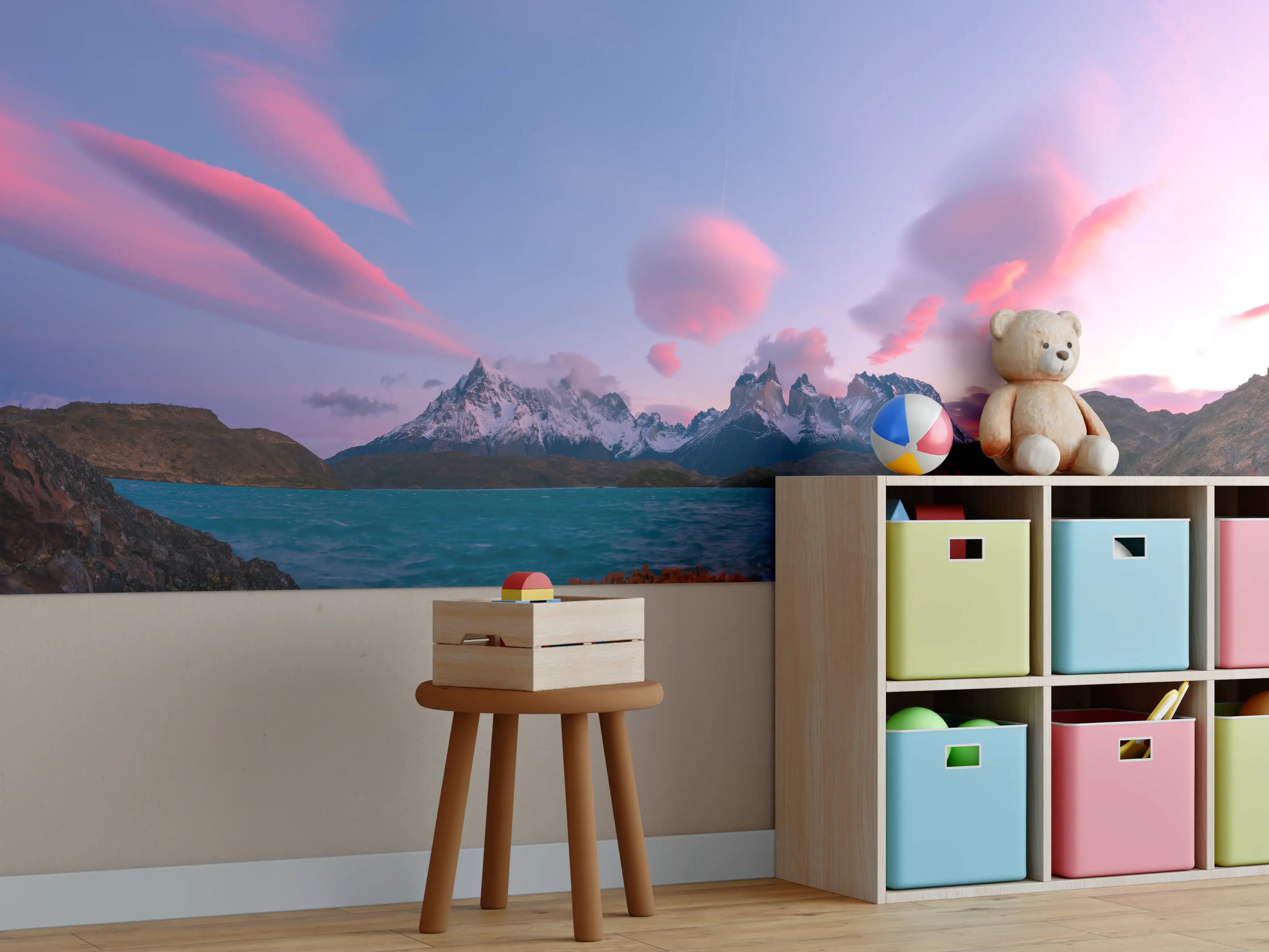 Kinderzimmer Wandgestaltung - Bergpanorama im rosa Sonnenuntergang