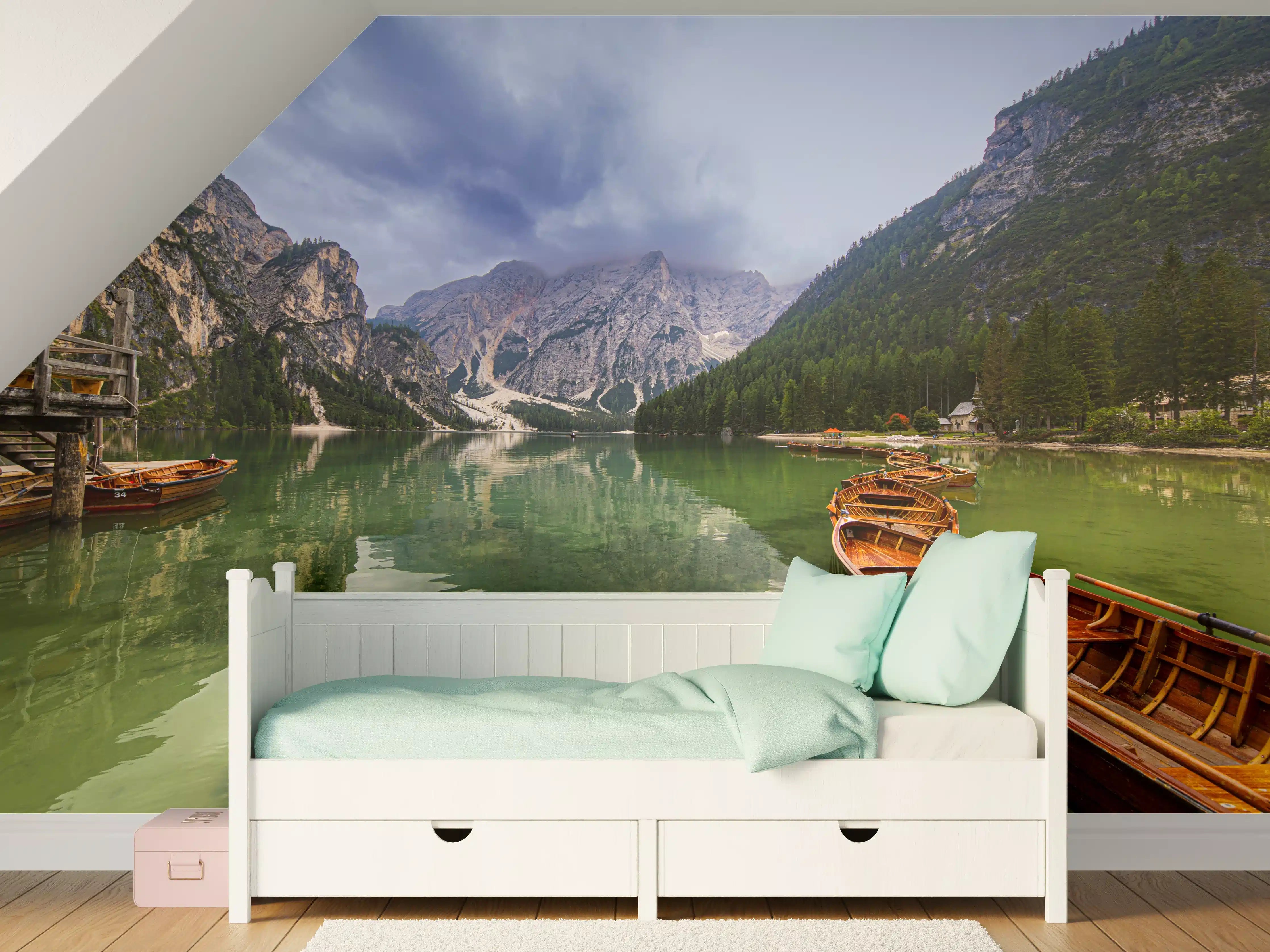 Kinderzimmer Wandgestaltung - Bergsee Reflektion Dolomiten