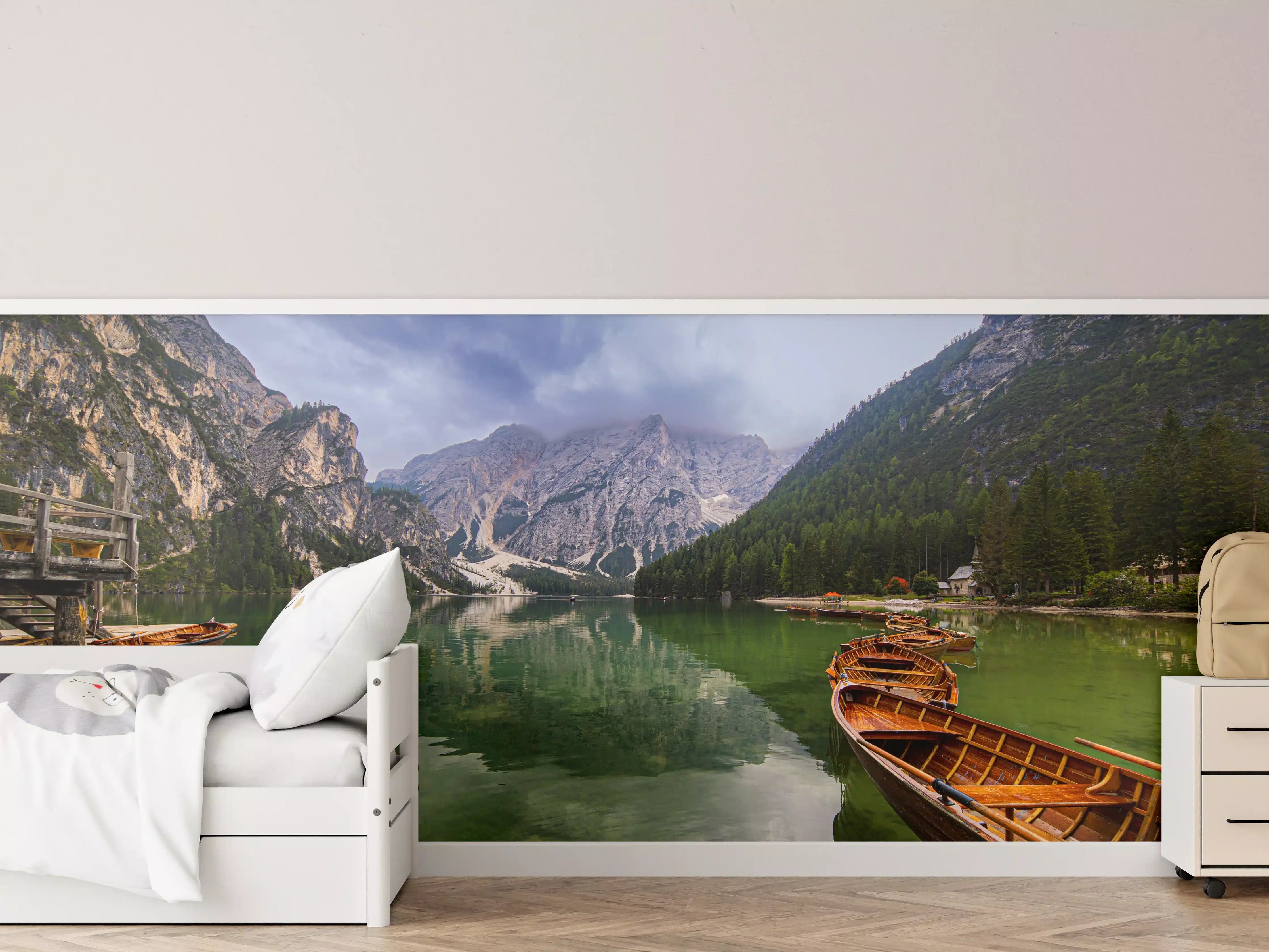 Kinderzimmer Wandgestaltung - Bergsee Reflektion Dolomiten