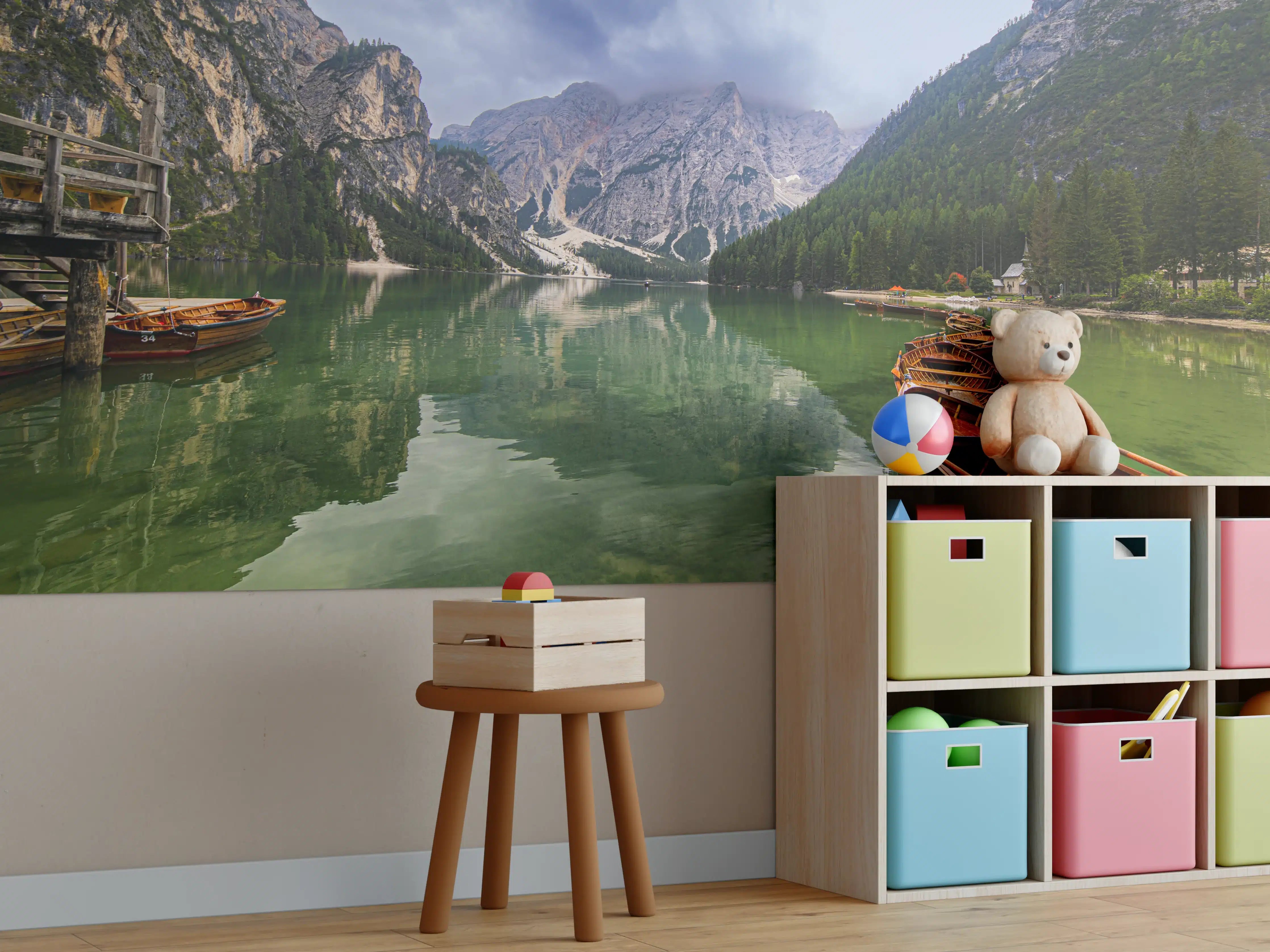 Kinderzimmer Wandgestaltung - Bergsee Reflektion Dolomiten