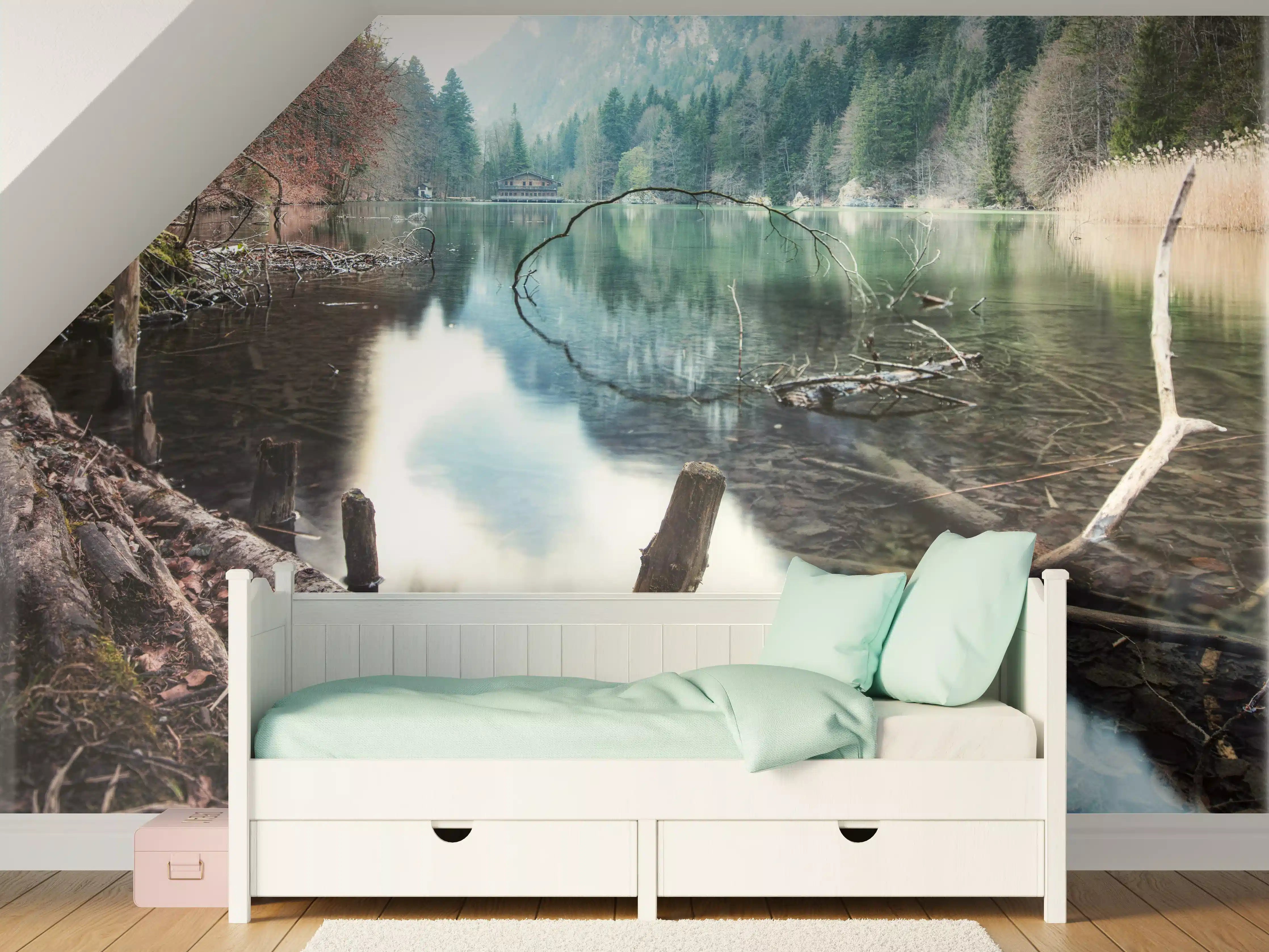 Kinderzimmer Wandgestaltung - Bergsee im Kaskada Wald