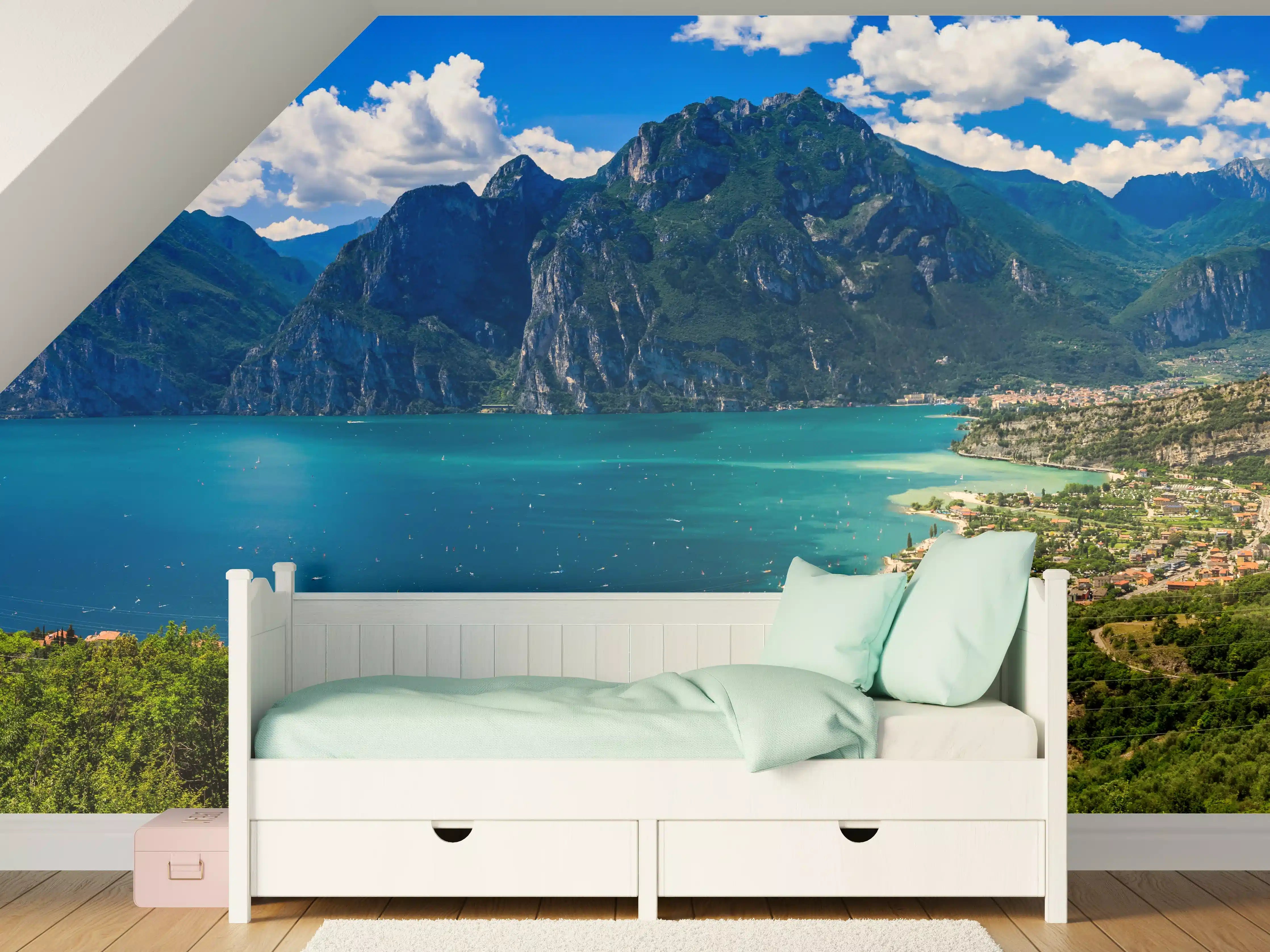 Kinderzimmer Wandgestaltung - Bergsee mit malerischem Panorama