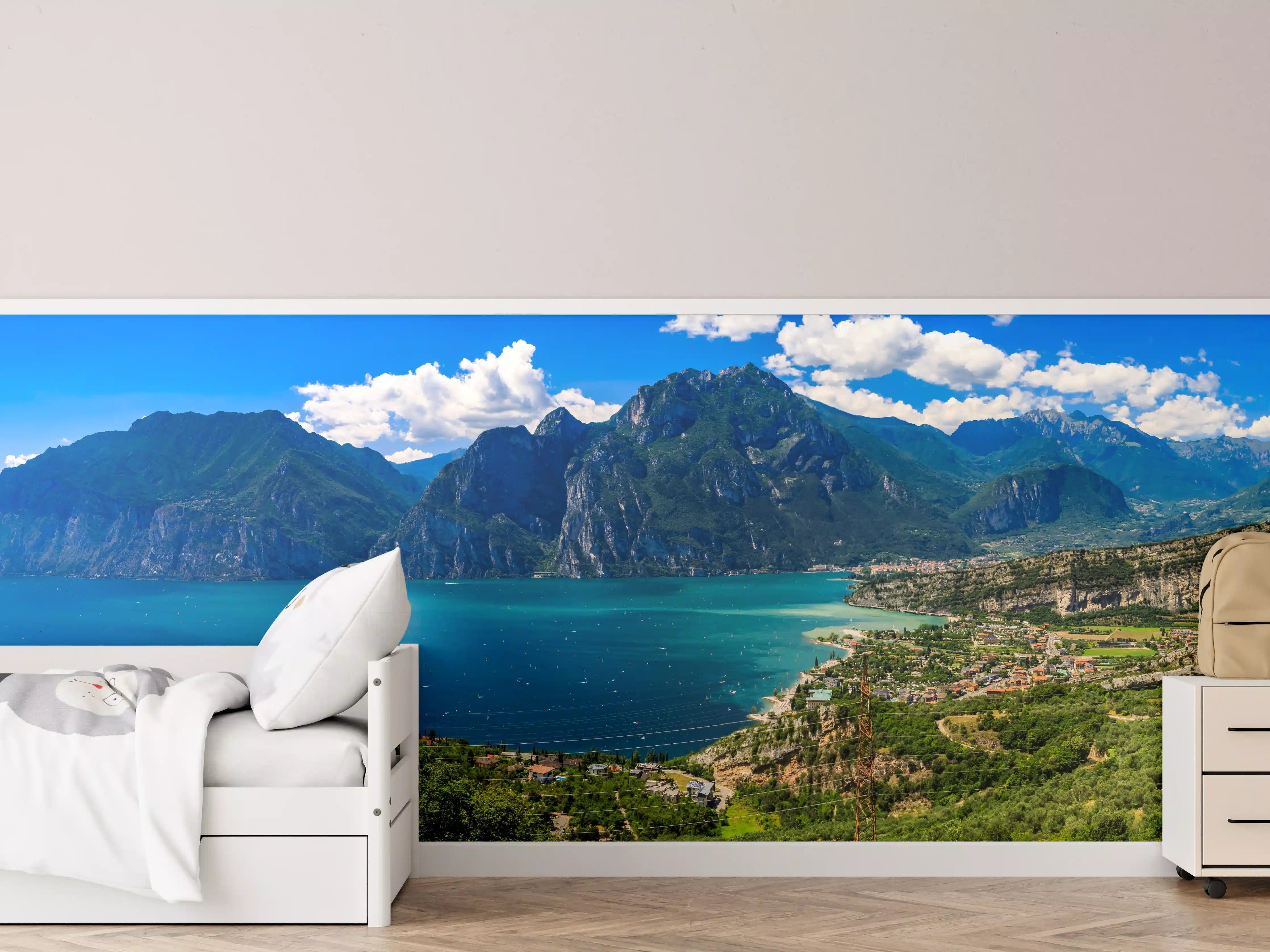 Kinderzimmer Wandgestaltung - Bergsee mit malerischem Panorama