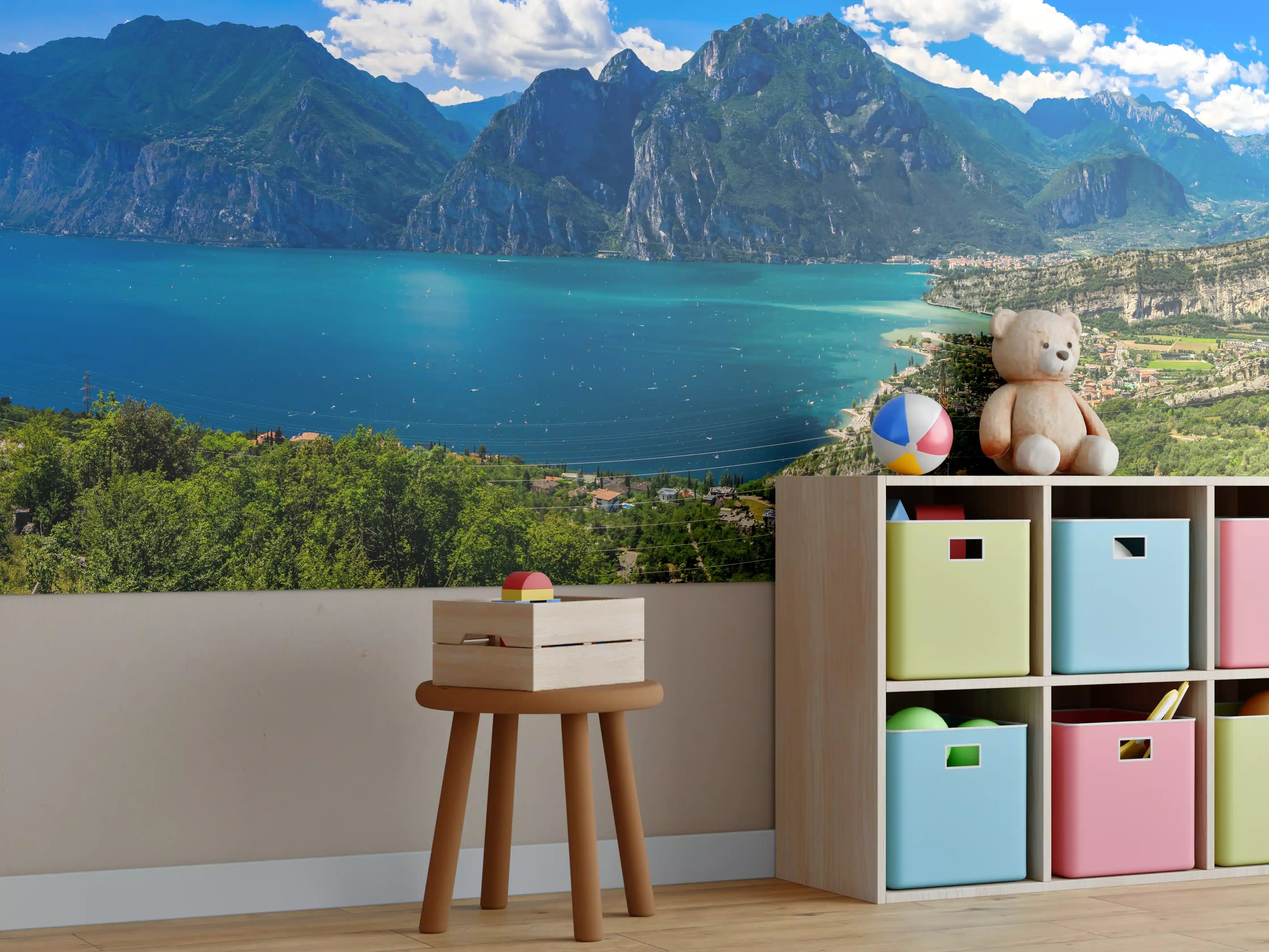Kinderzimmer Wandgestaltung - Bergsee mit malerischem Panorama