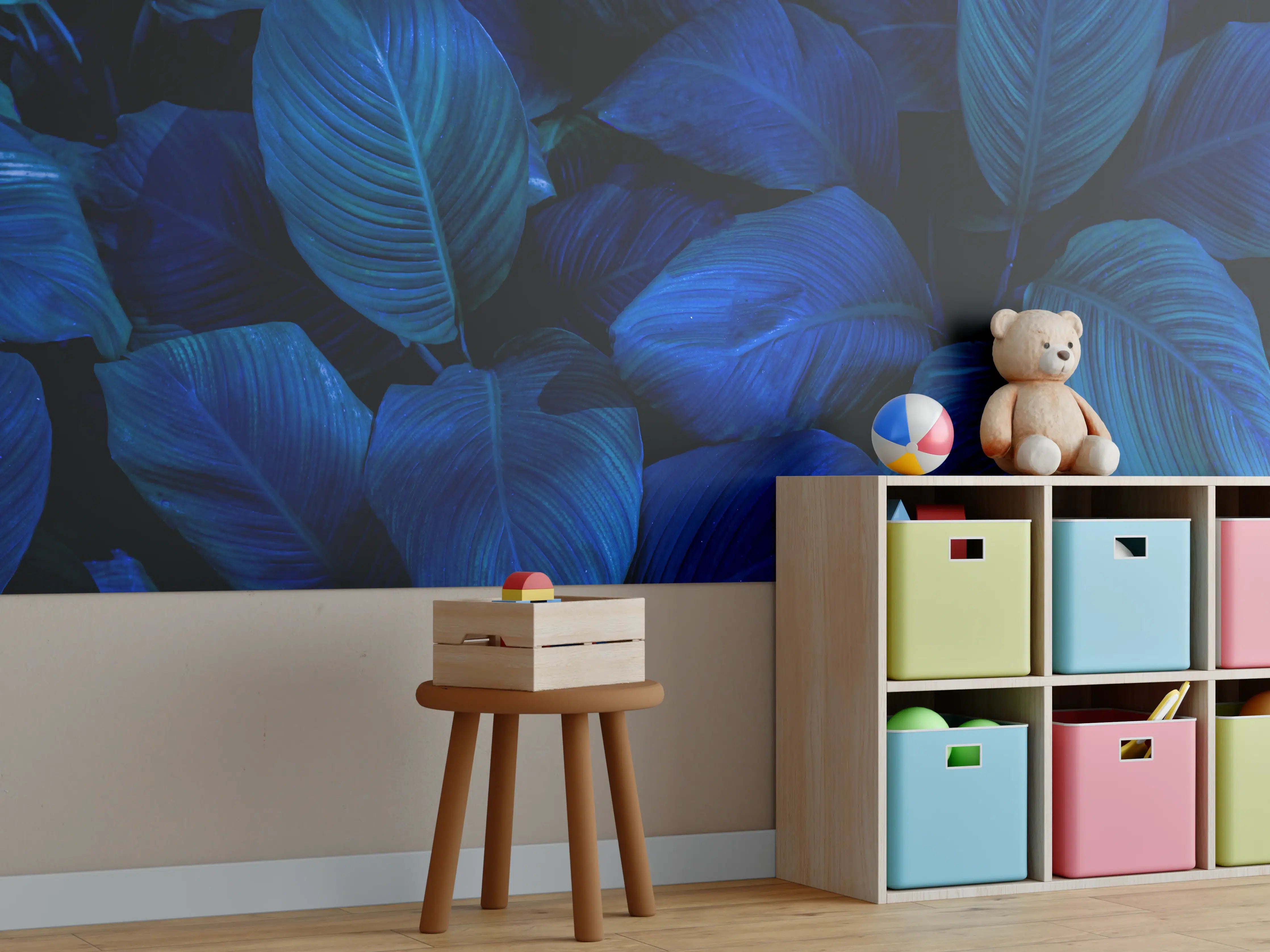 Kinderzimmer Wandgestaltung - Bläuliche Blätter auf dunklem Hintergrund