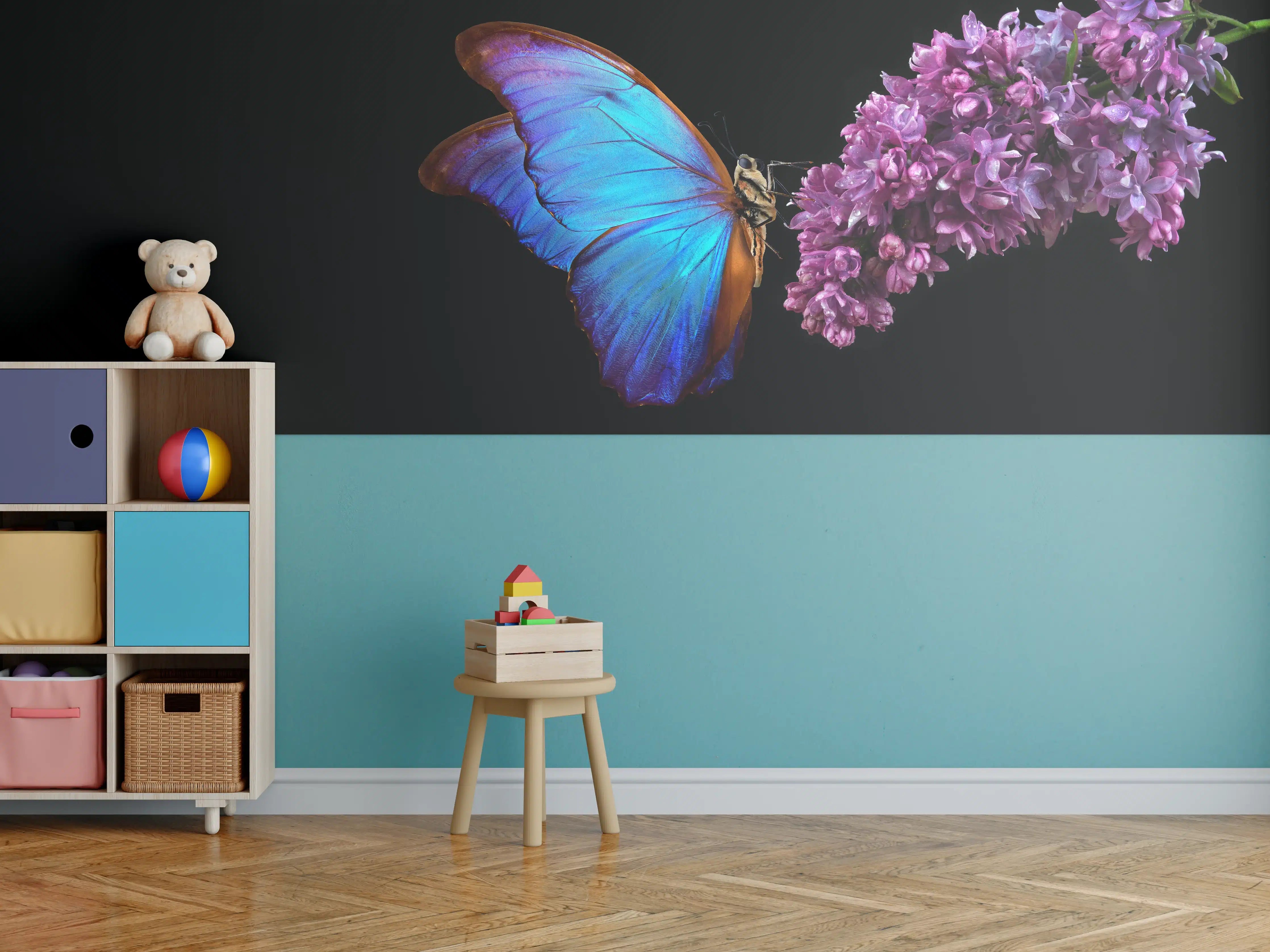 Kinderzimmer Wandgestaltung - Bläulicher Schmetterling auf Blume