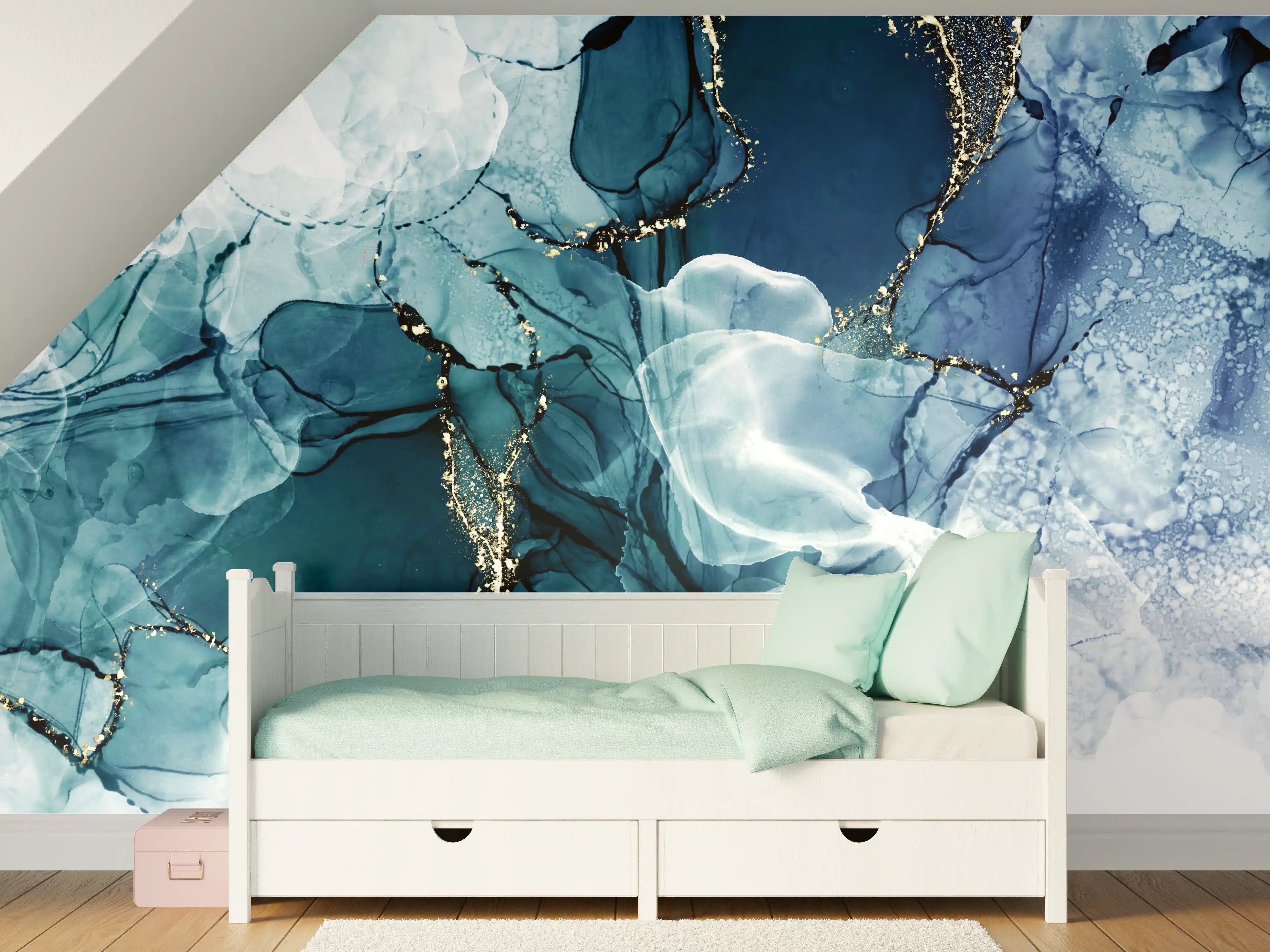 Kinderzimmer Wandgestaltung - Blau-Weiße Aquarellkunst mit Goldakzenten