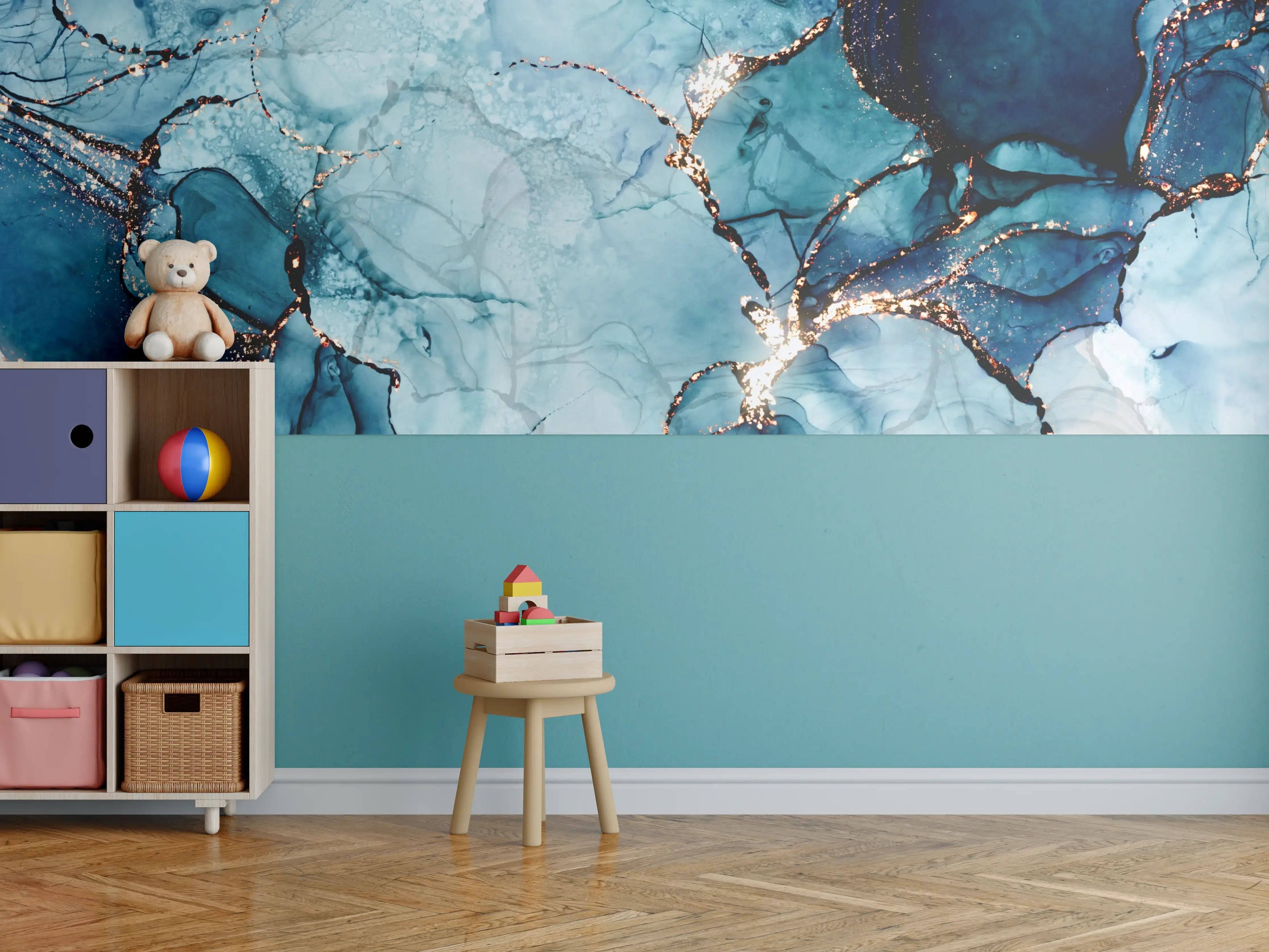 Kinderzimmer Wandgestaltung - Blaue Aquarell-Textur mit Goldakzenten