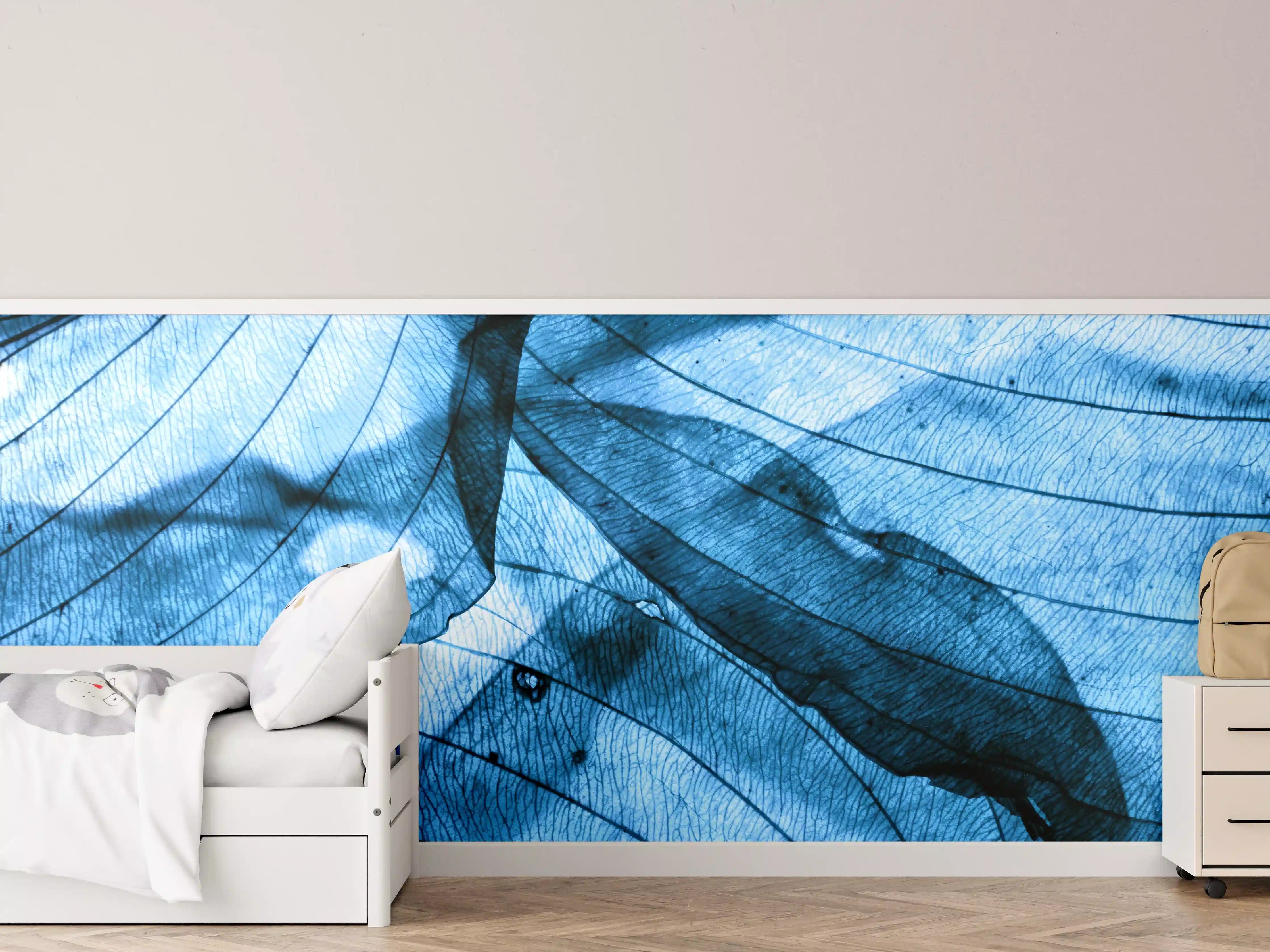 Kinderzimmer Wandgestaltung - Blaue Blätter-Struktur mit feinen Linien