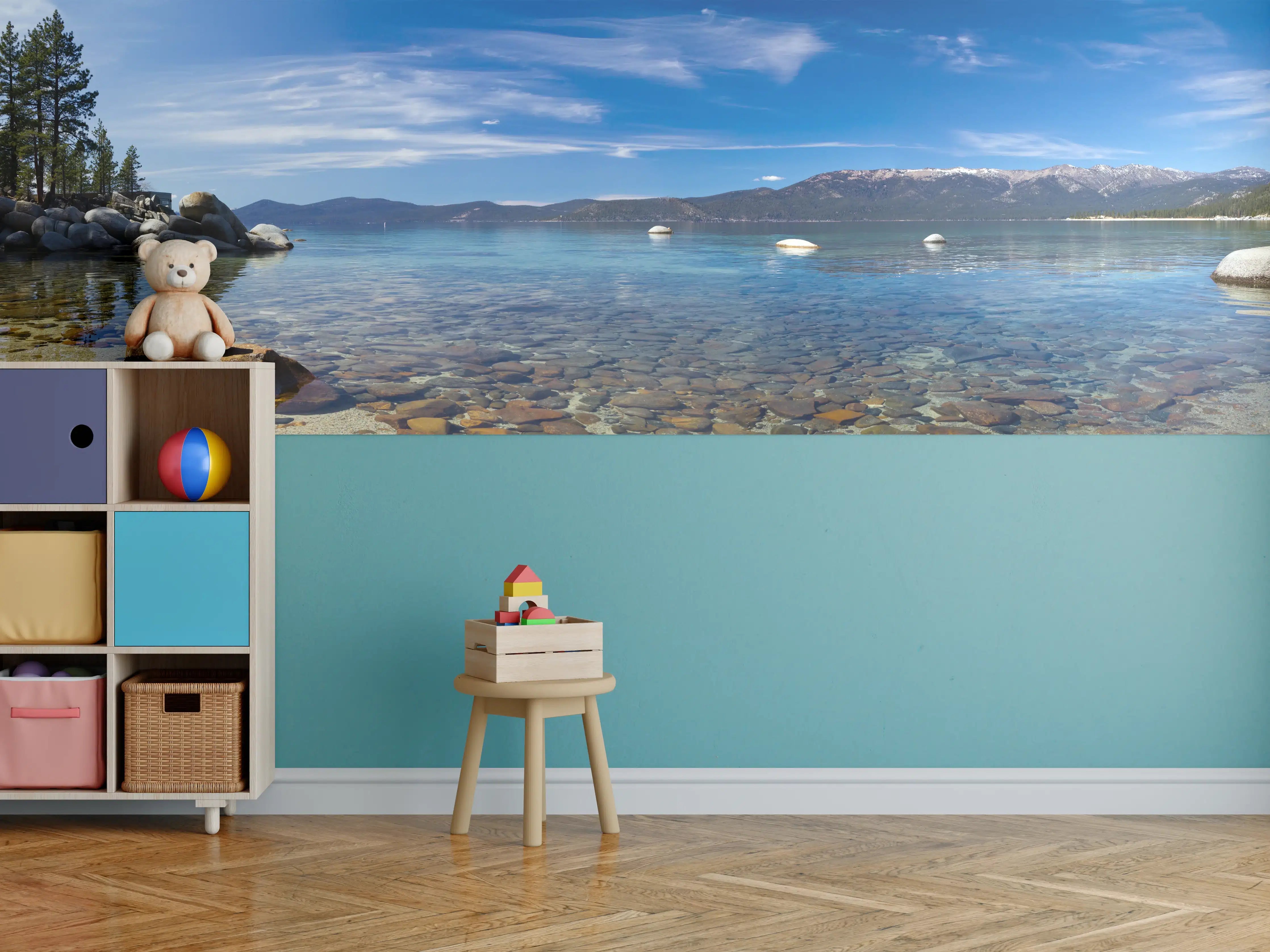 Kinderzimmer Wandgestaltung - Blaue Seenlandschaft mit Bergen und Himmel