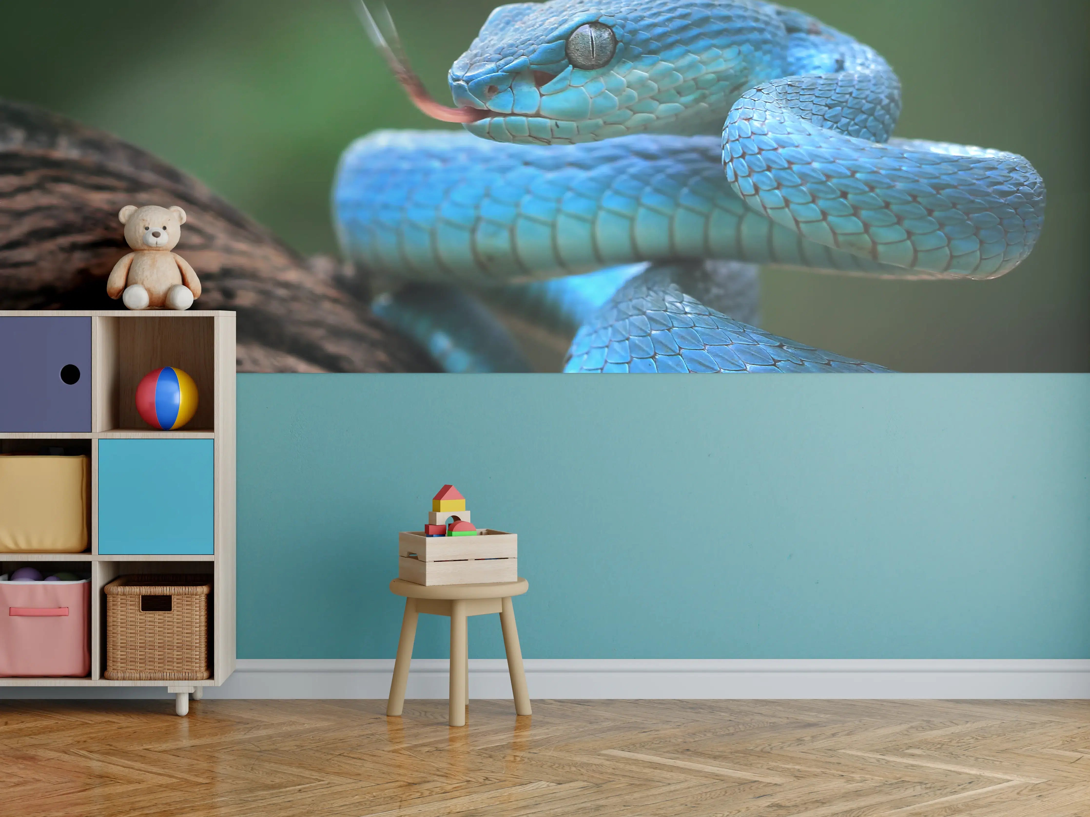 Kinderzimmer Wandgestaltung - Blaue Viper Nahaufnahme