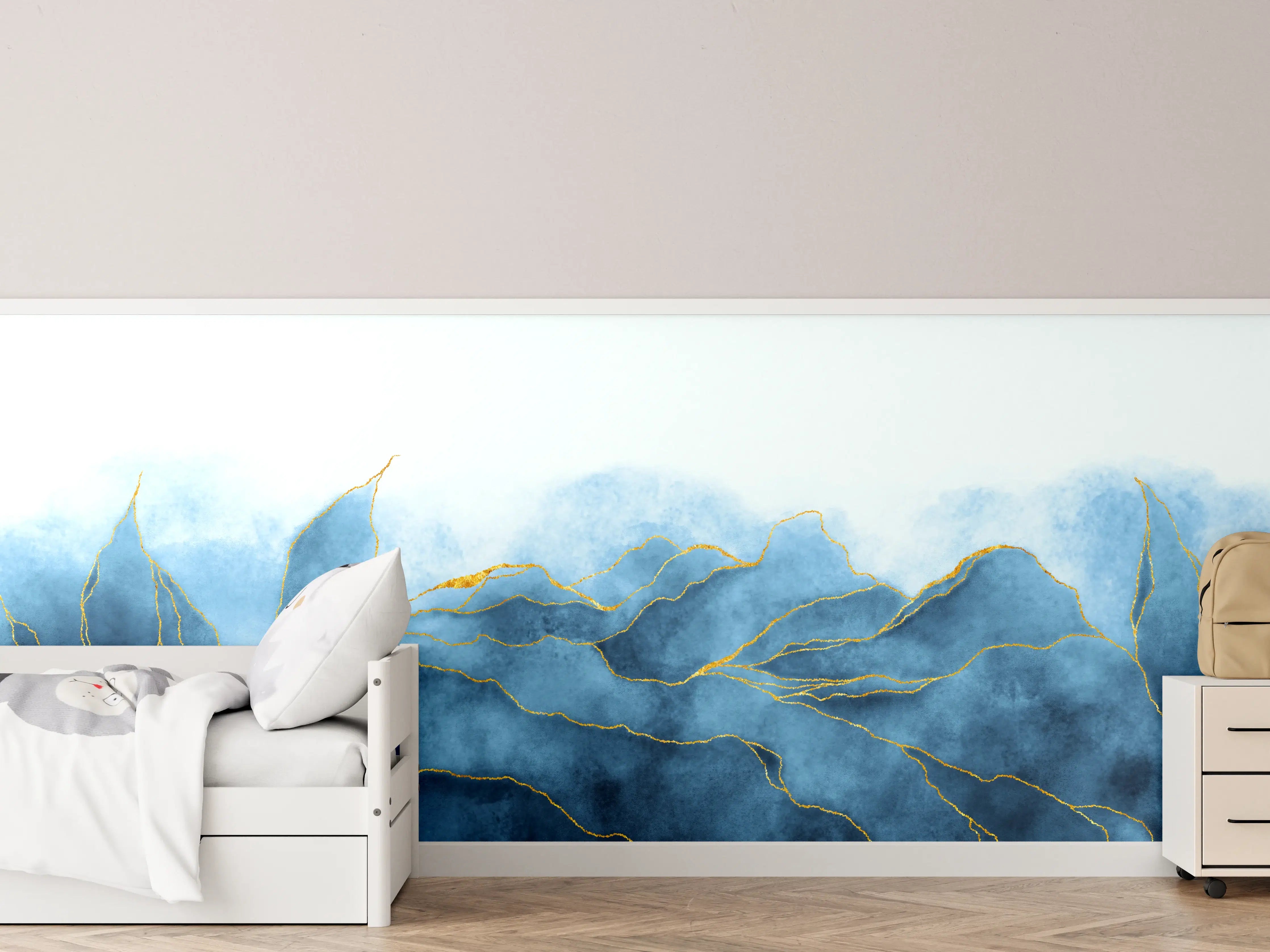 Kinderzimmer Wandgestaltung - Blaues Aquarell mit Goldelementen