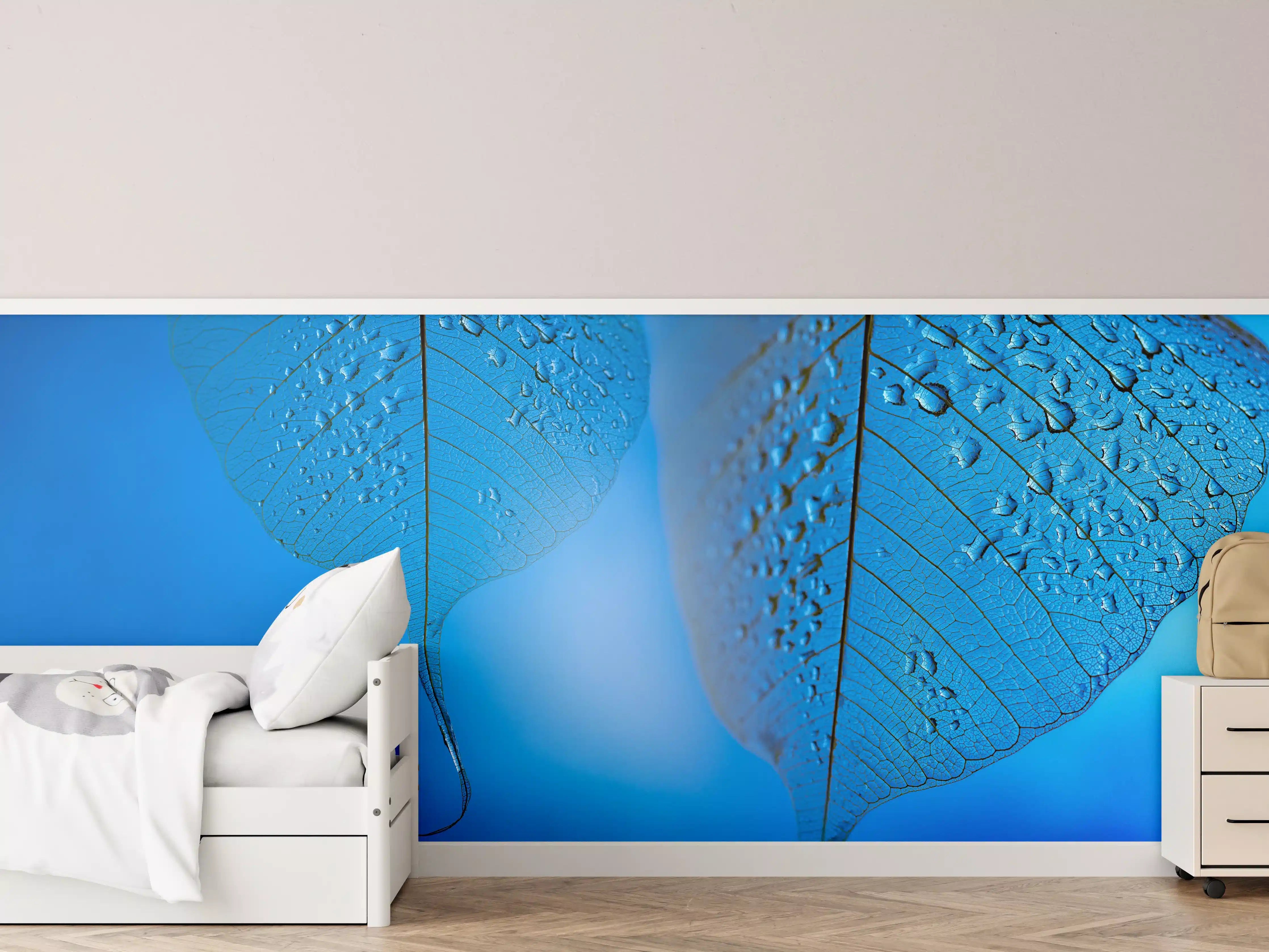Kinderzimmer Wandgestaltung - Blaues Tautropfen Blatt Makro