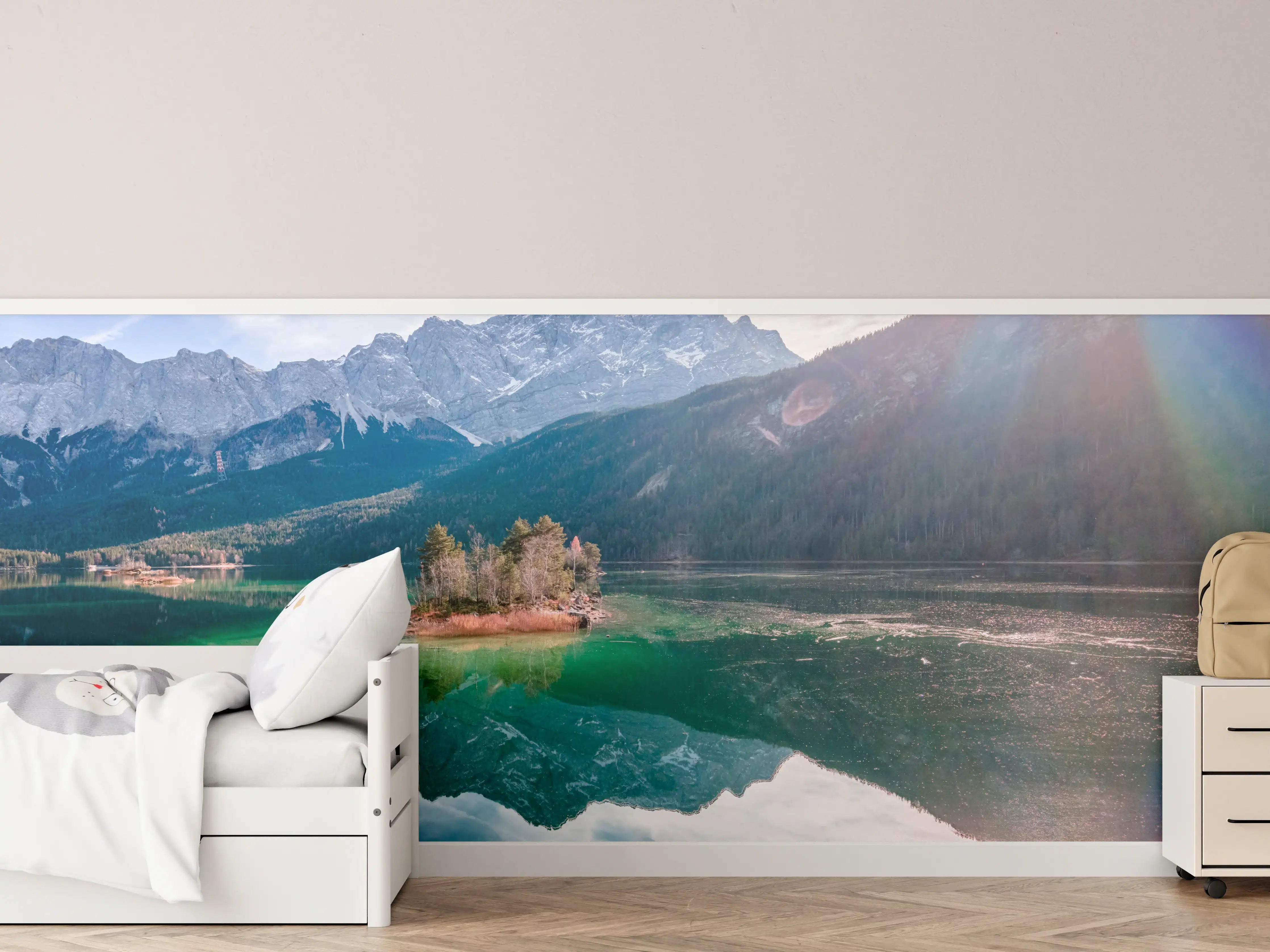Kinderzimmer Wandgestaltung - Blick auf den Eibsee mit der Zugspitze im Hintergrund