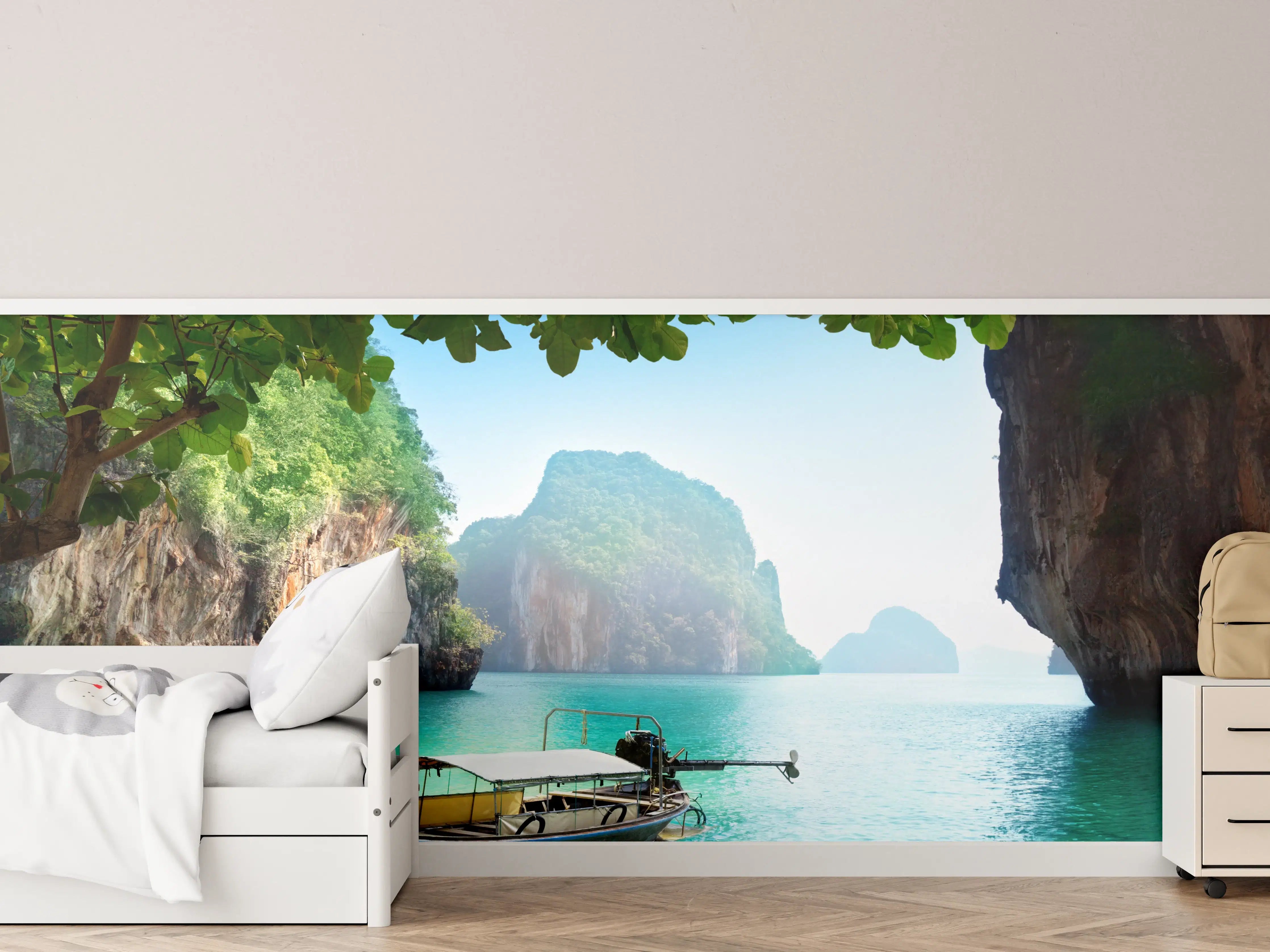 Kinderzimmer Wandgestaltung - Boot auf kleiner Insel in Thailand