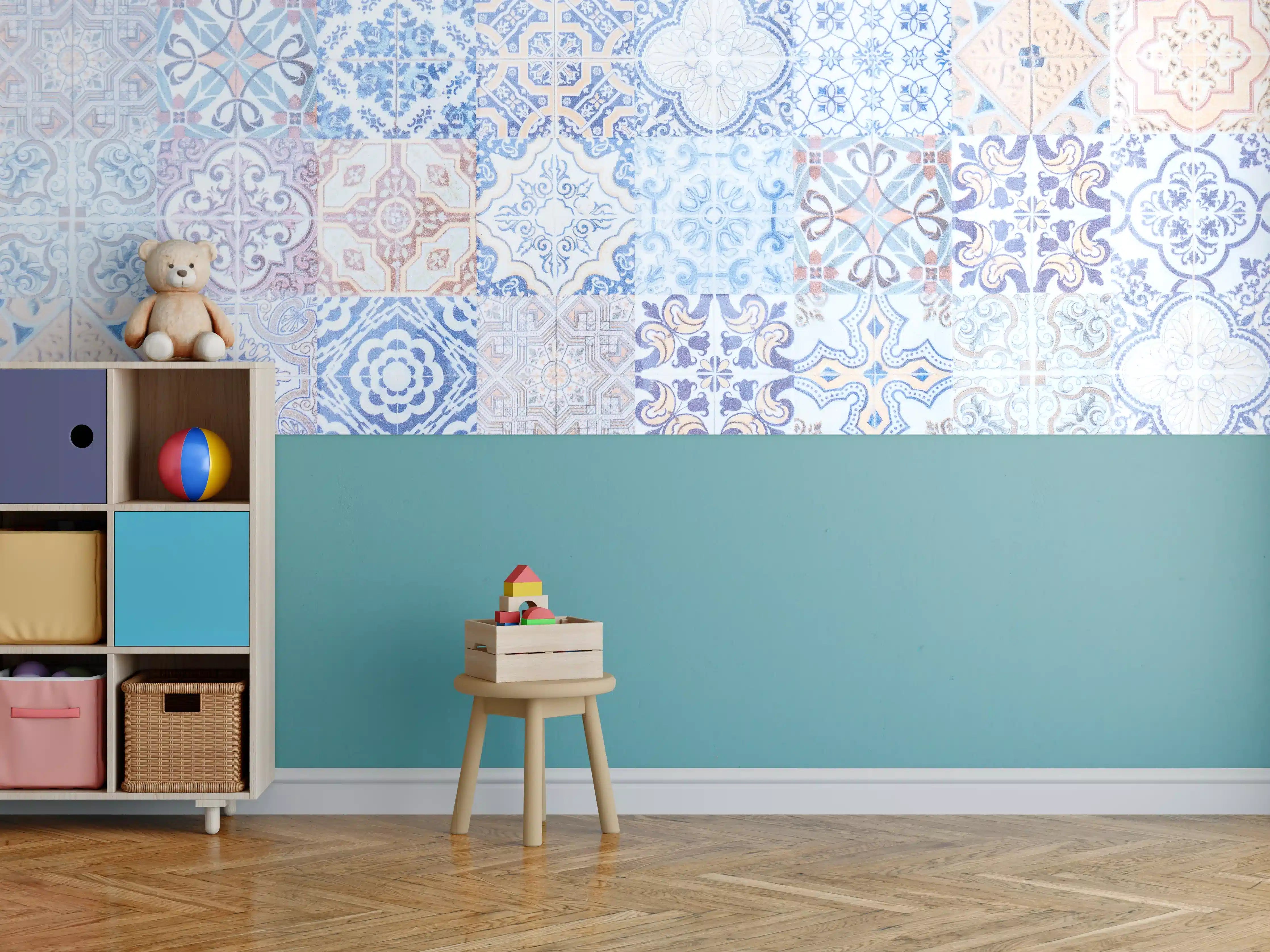 Kinderzimmer Wandgestaltung - Bunte Fliesenmuster in Blau und Beige