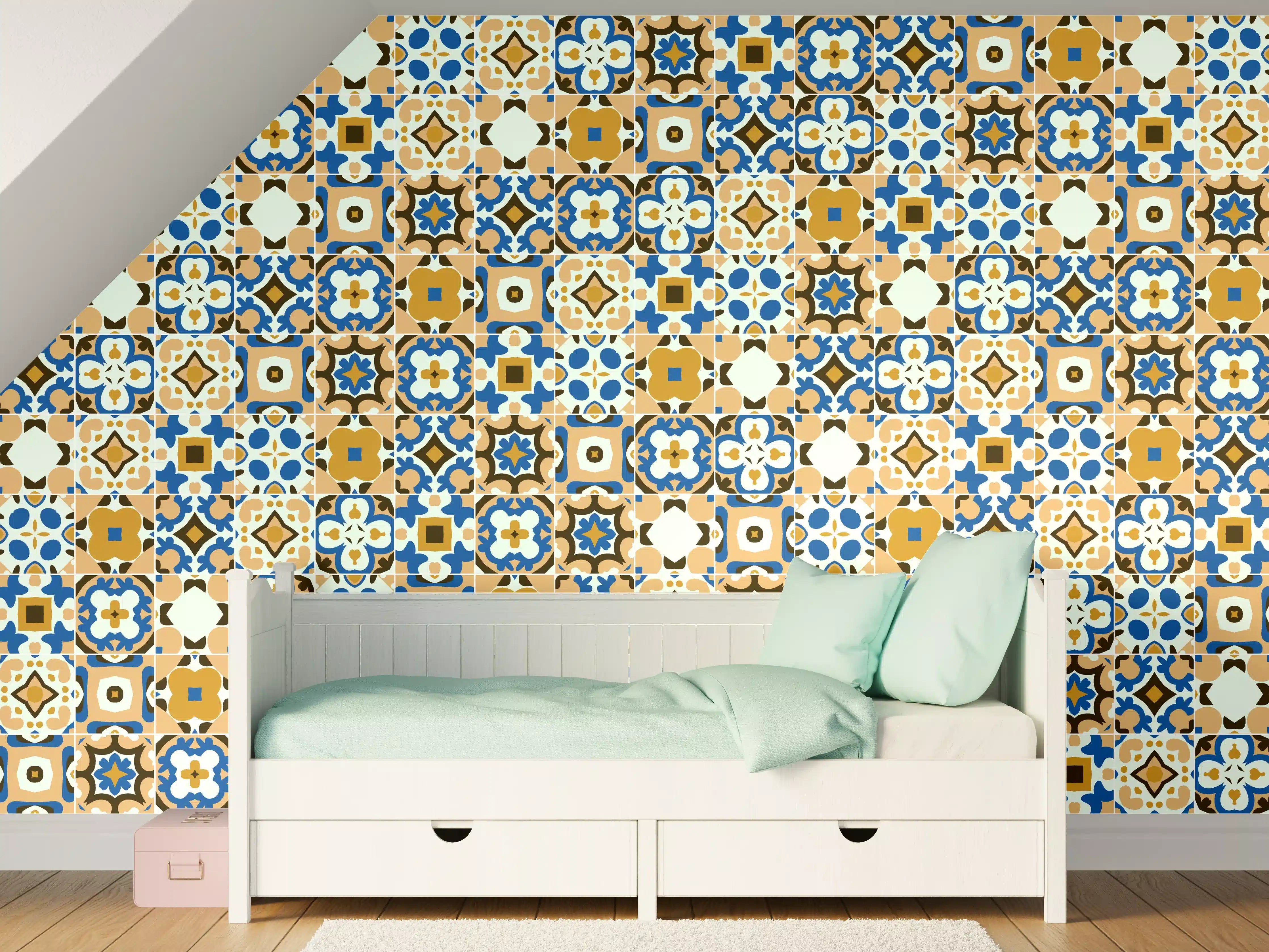 Kinderzimmer Wandgestaltung - Bunte Fliesenmuster in Blau, Gold und Creme