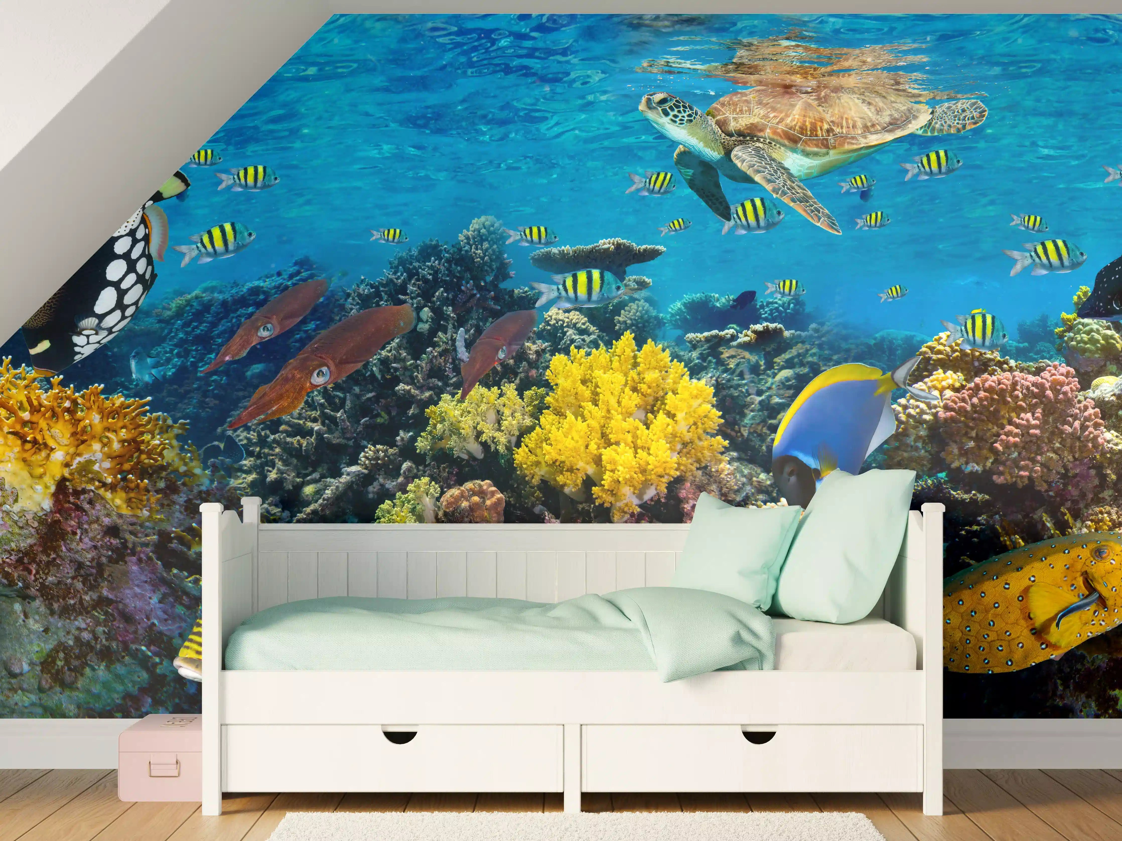 Kinderzimmer Wandgestaltung - Bunte Meereswelt mit Korallen und Fischen