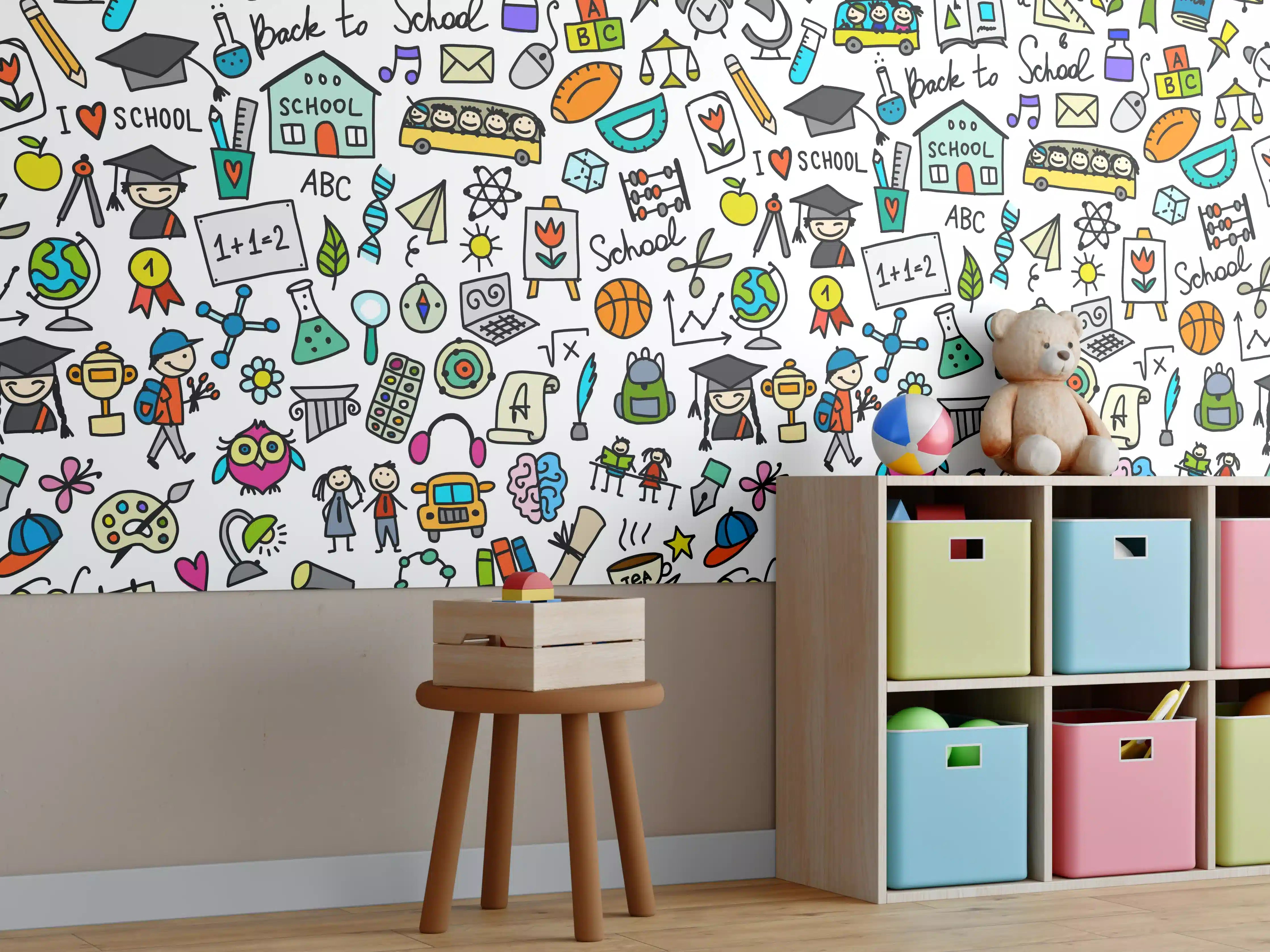 Kinderzimmer Wandgestaltung - Bunte Schulmaterialien und Kinder mit Ranzen