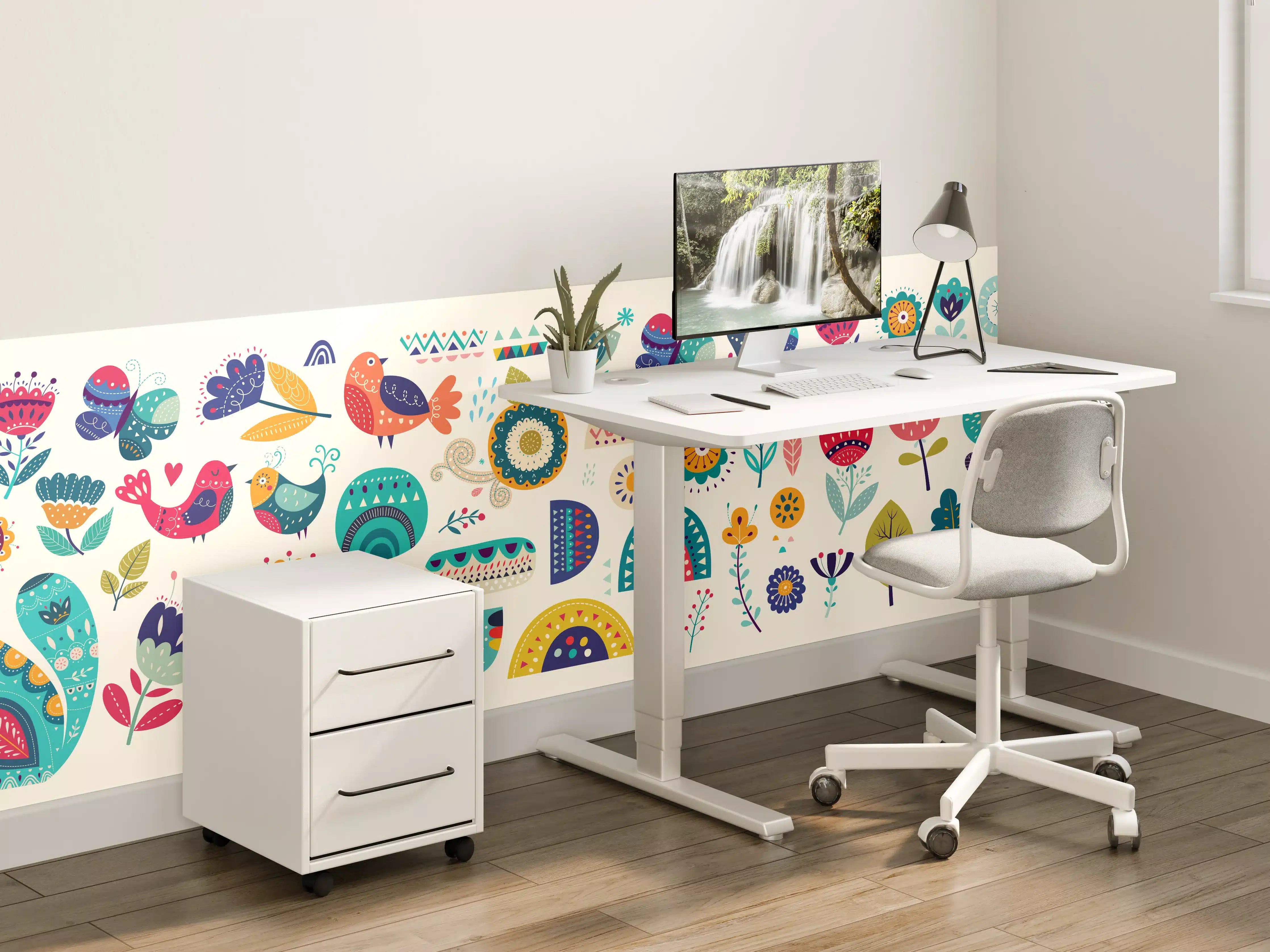 Kinderzimmer Wandgestaltung - Bunte Tier- und Pflanzenmuster mit Blumen und Vögeln