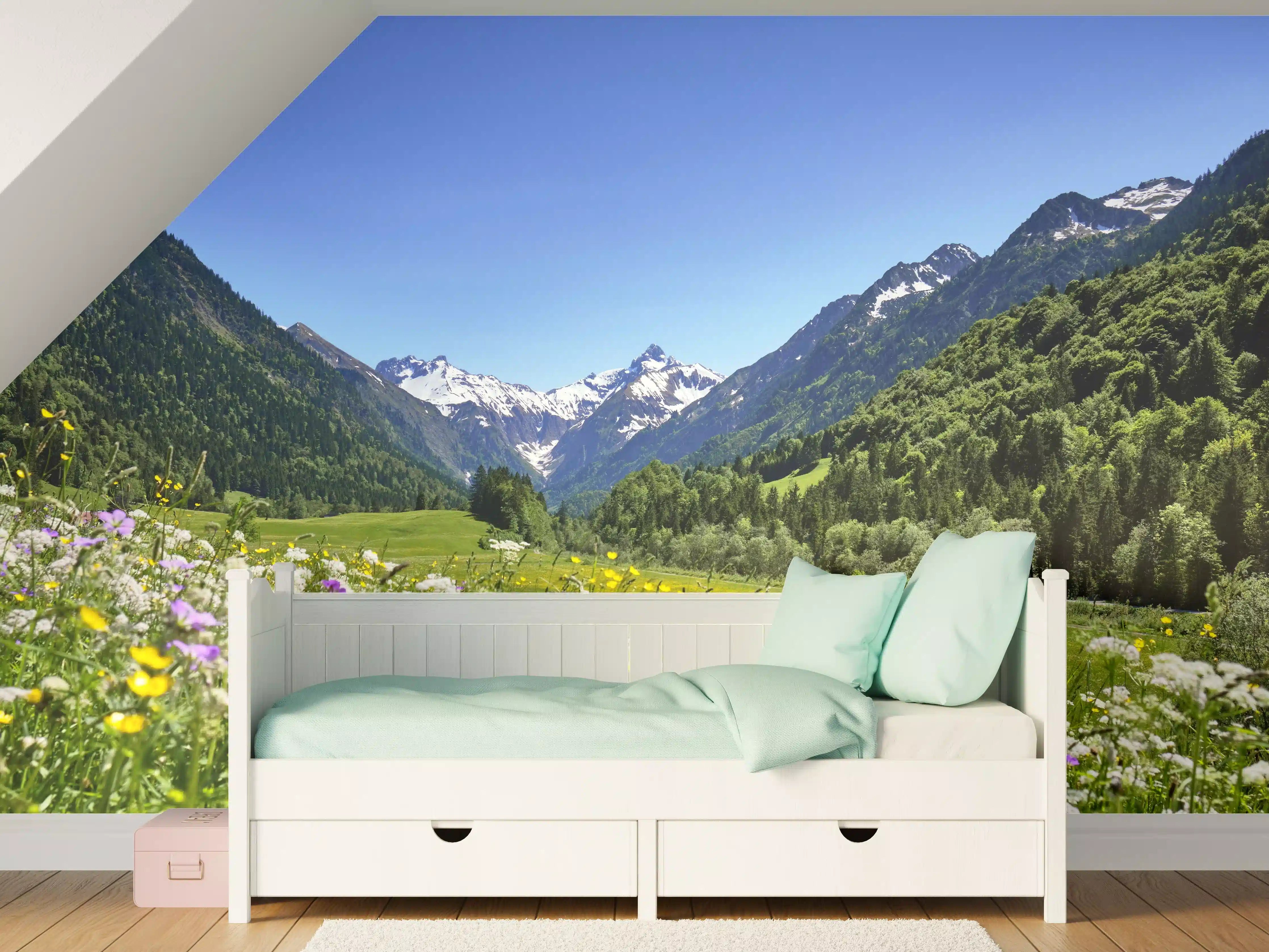Kinderzimmer Wandgestaltung - Bunte Wiese in den Alpen