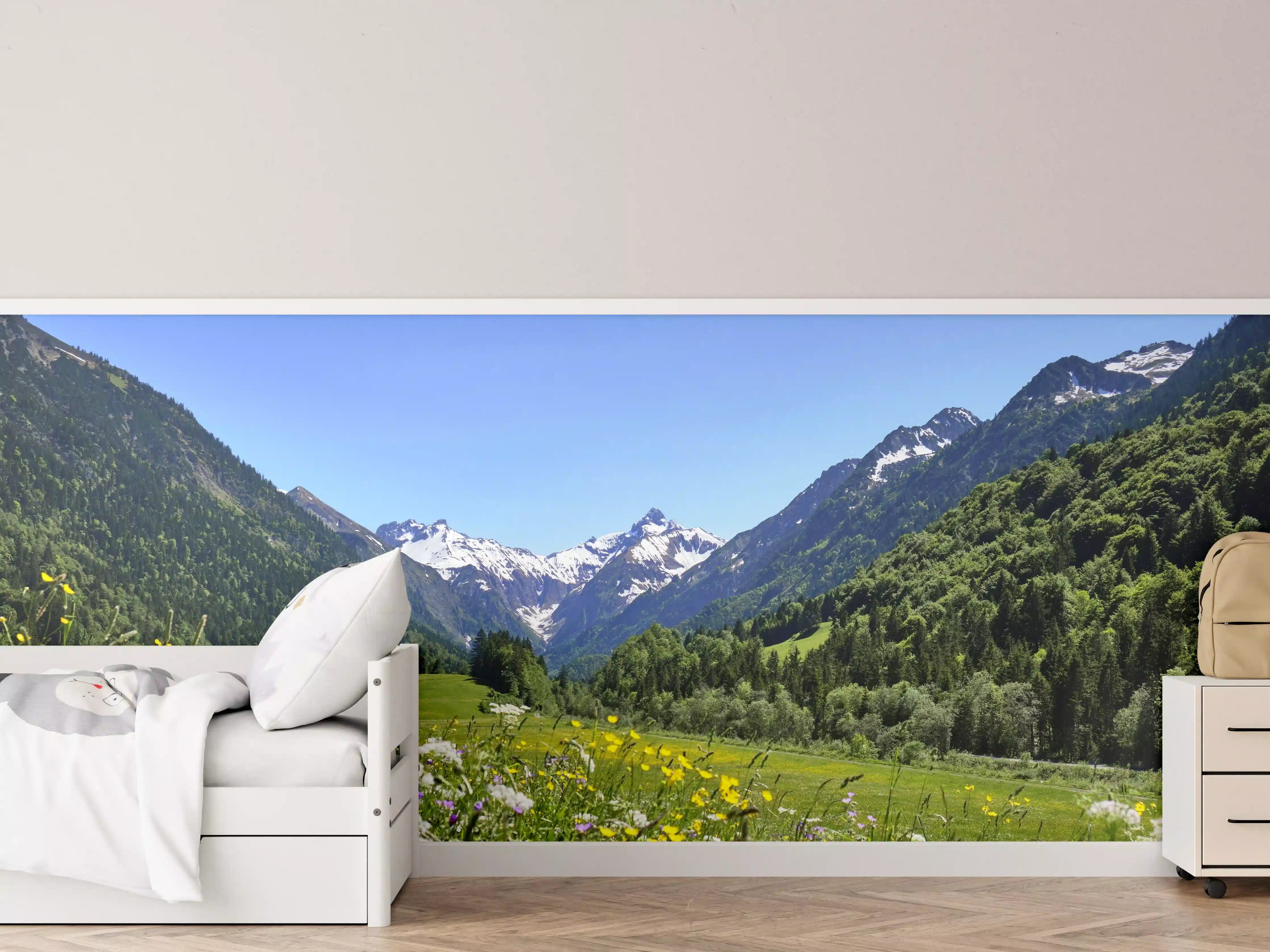 Kinderzimmer Wandgestaltung - Bunte Wiese in den Alpen