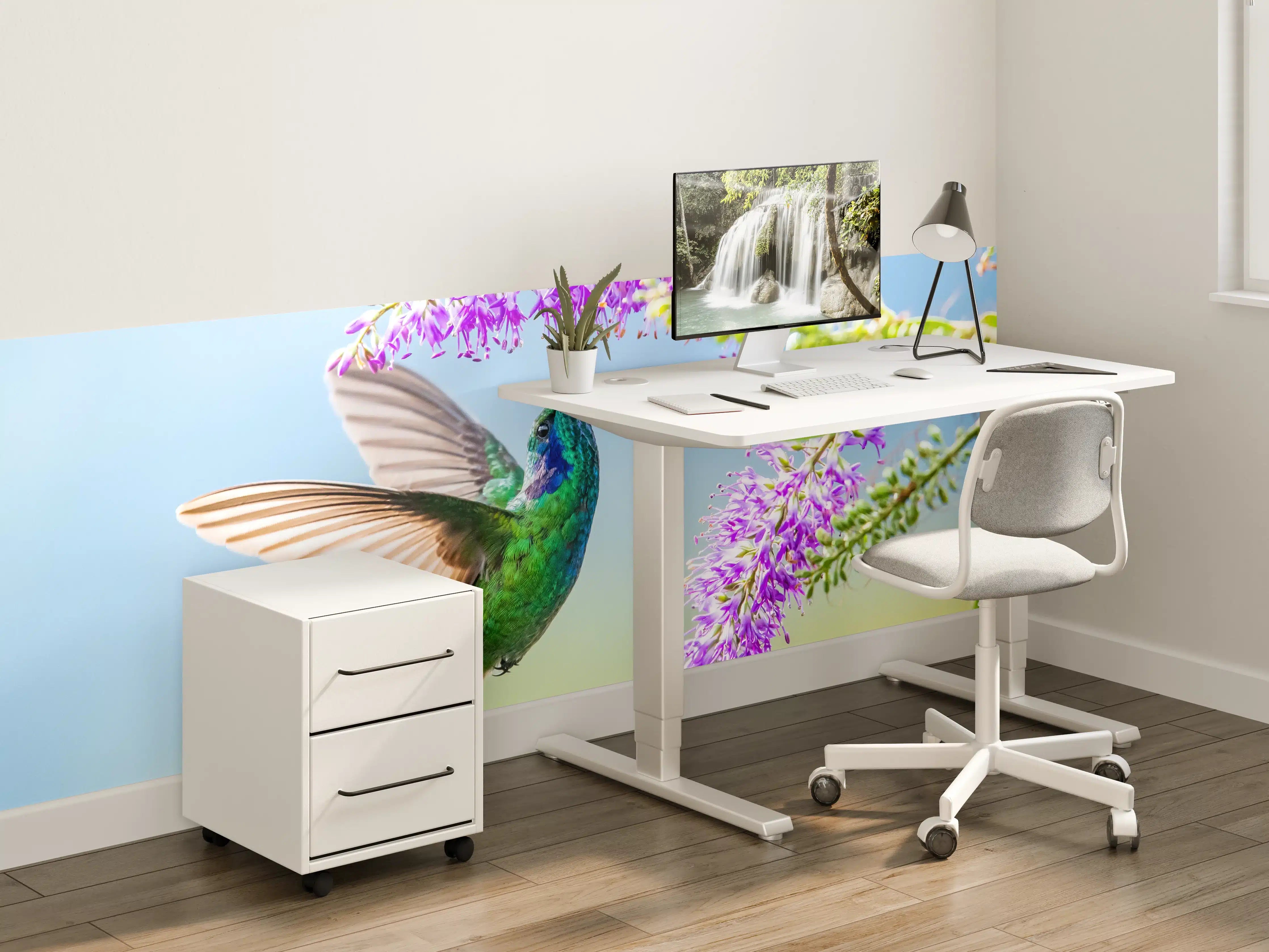 Kinderzimmer Wandgestaltung - Bunter Kolibri beim Nektarsaugen