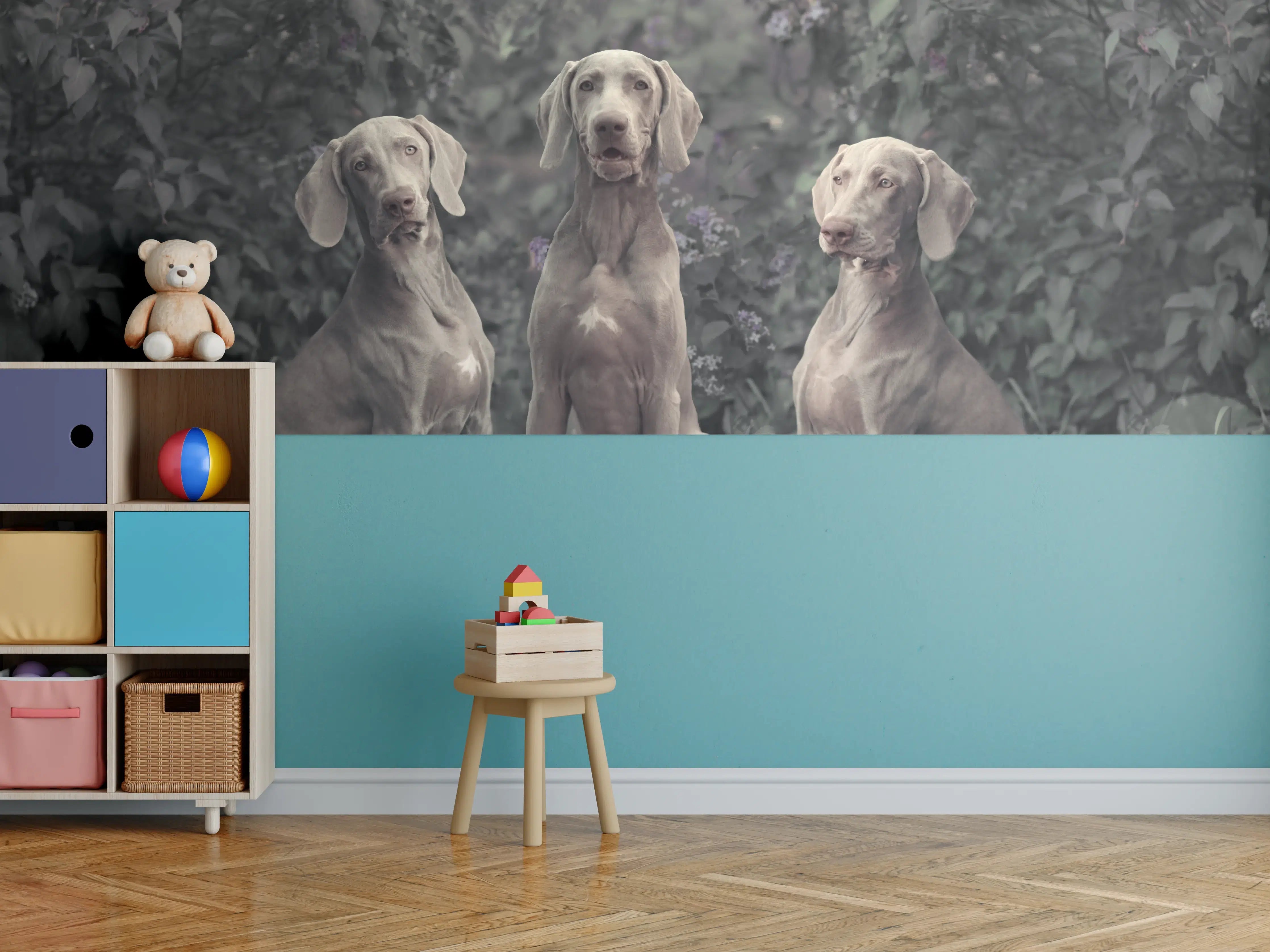 Kinderzimmer Wandgestaltung - Drei Weimaranerhunde sitzend im Fliedergebüsch