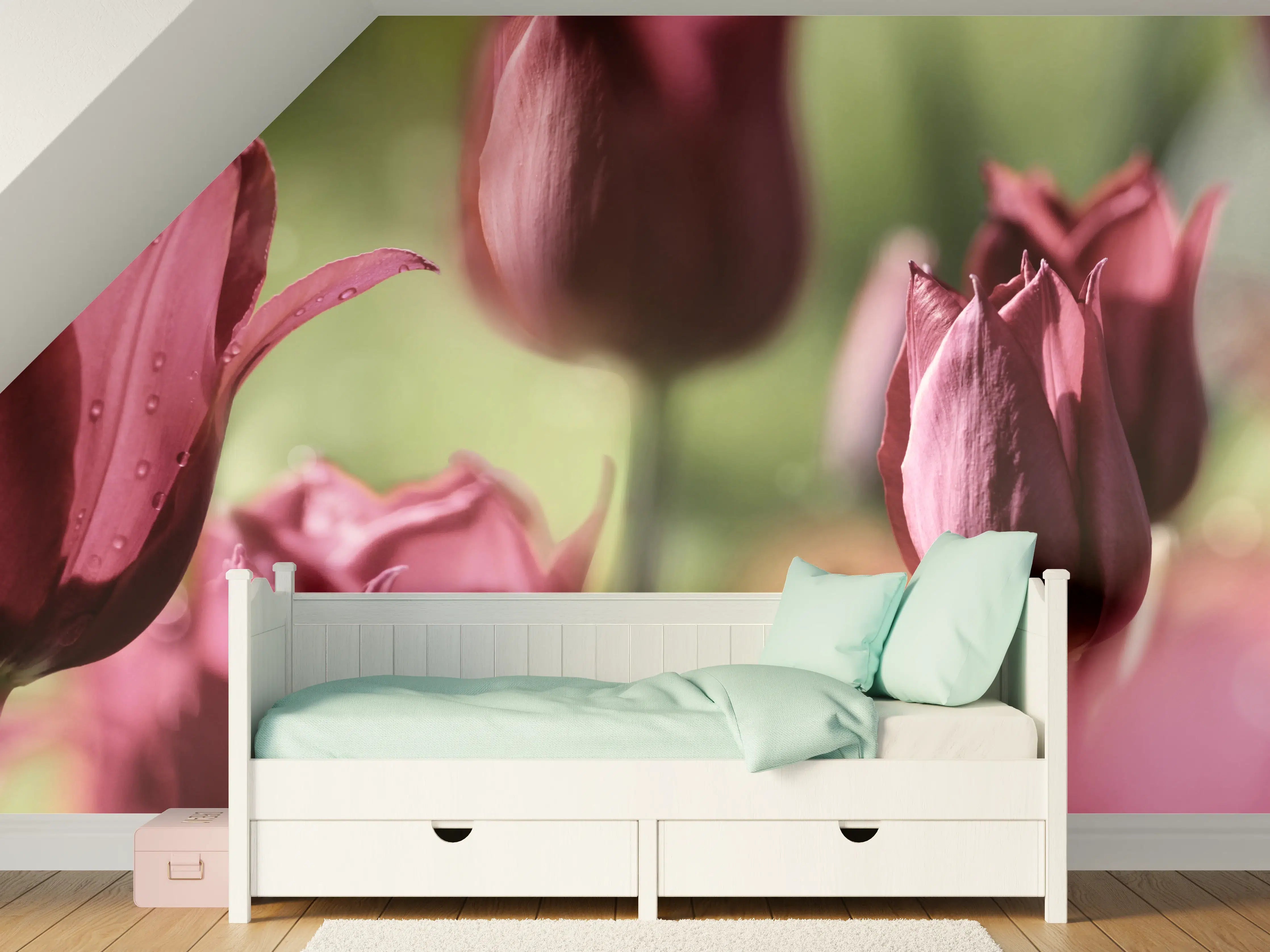 Kinderzimmer Wandgestaltung - Dunkelrosa Tulpen