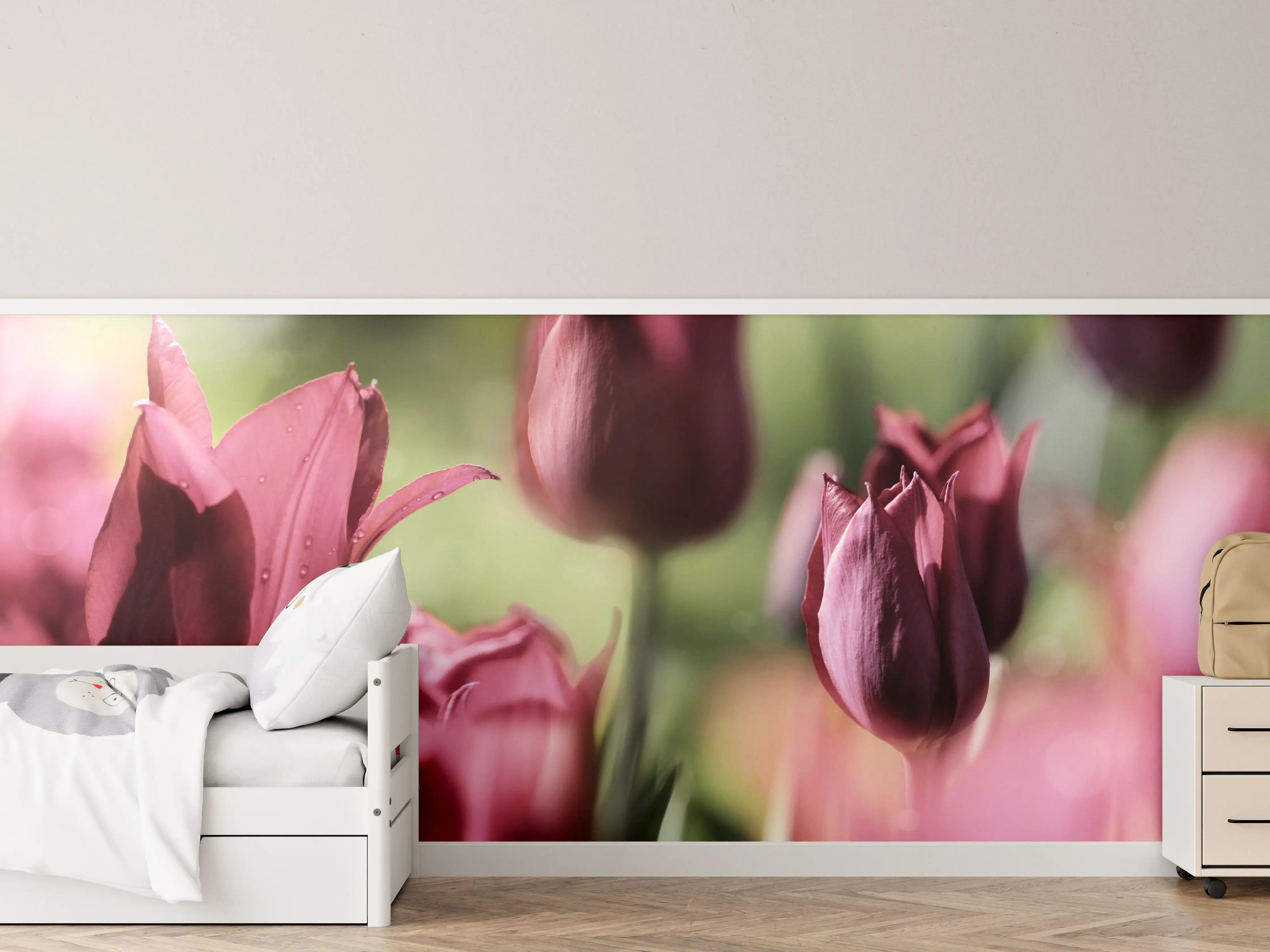 Kinderzimmer Wandgestaltung - Dunkelrosa Tulpen