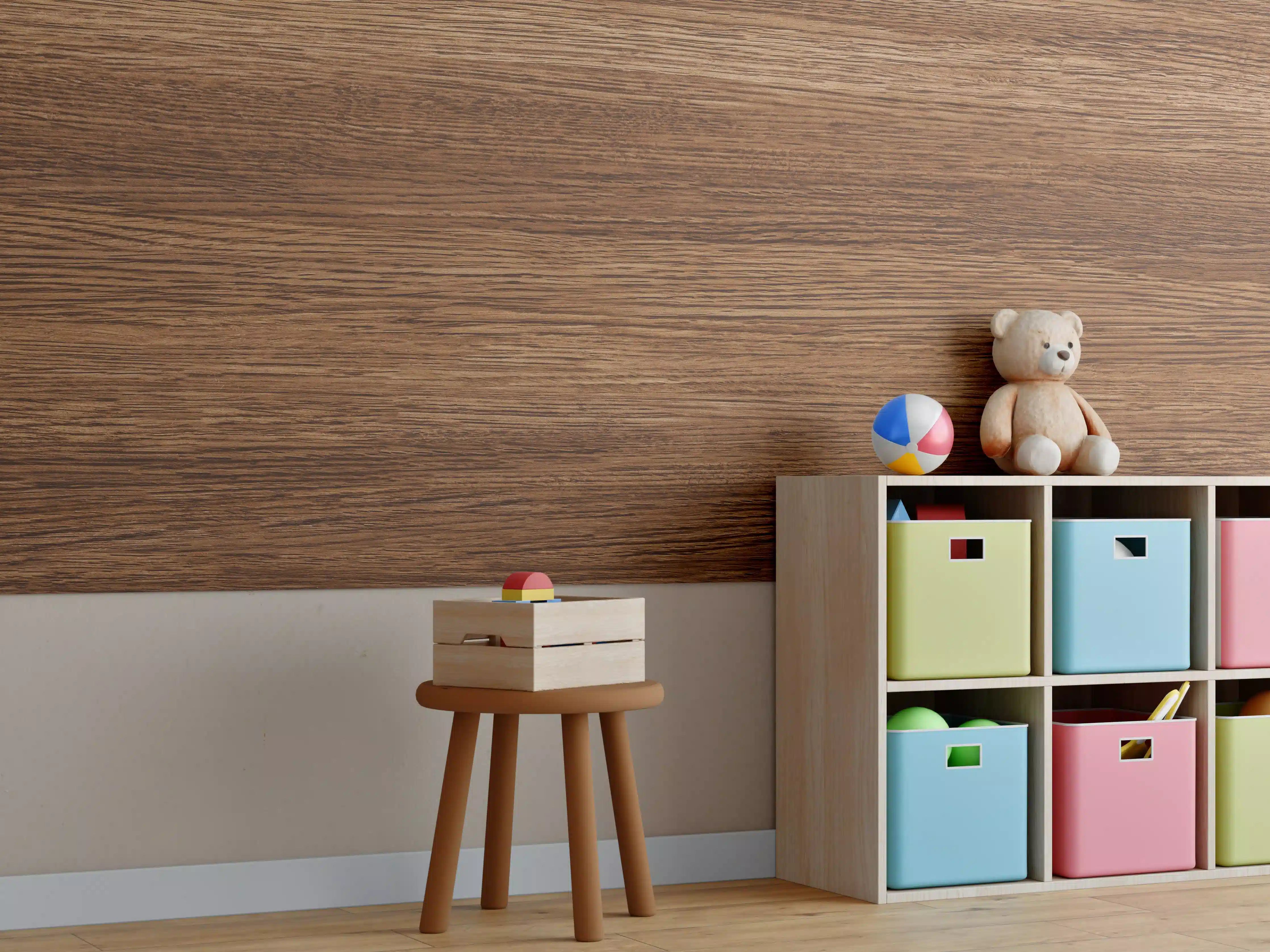 Kinderzimmer Wandgestaltung - Dunkle Holzwand mit Streifenmuster