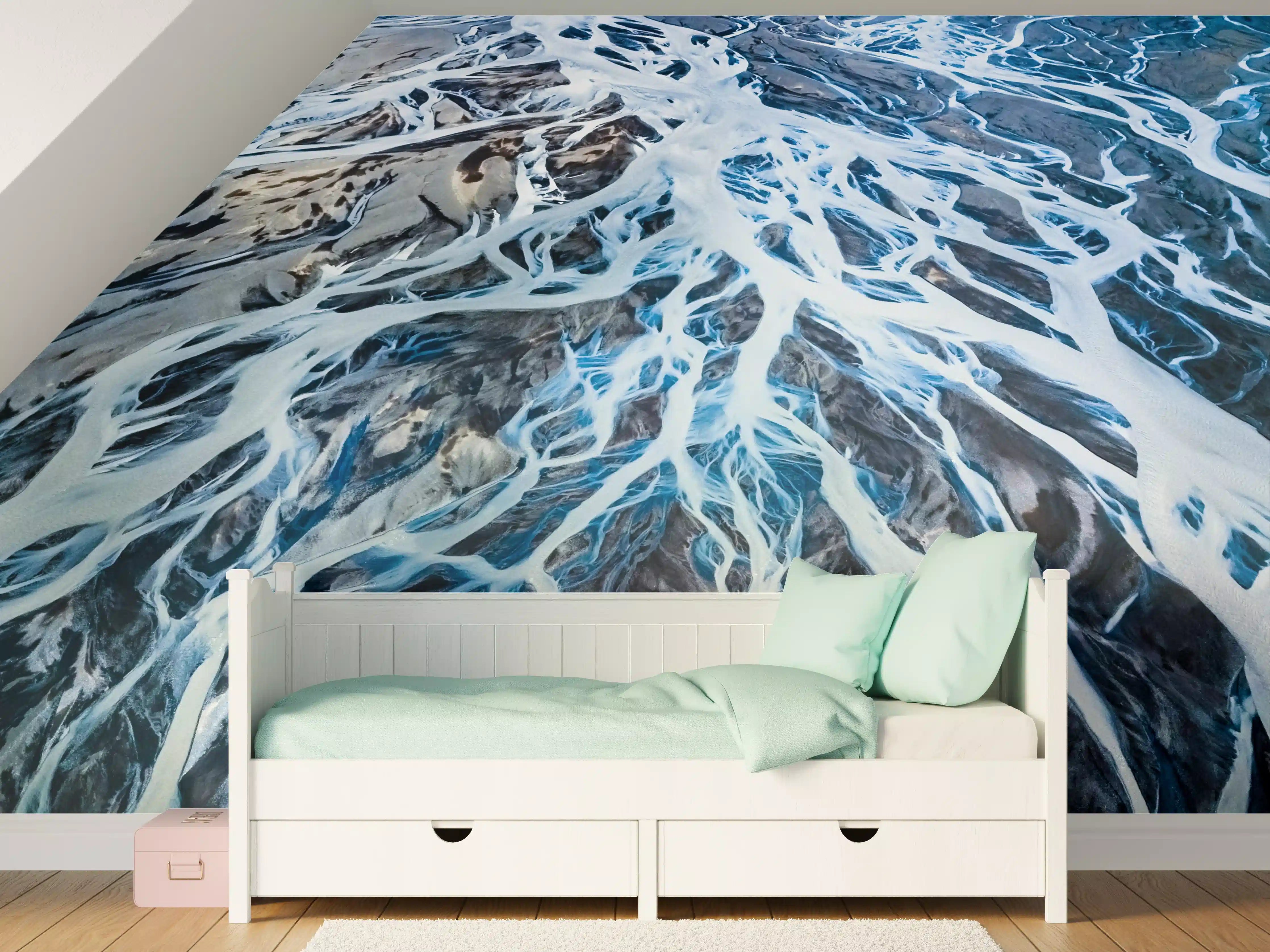 Kinderzimmer Wandgestaltung - Dynamisches Meeresmuster in Blau und Weiß