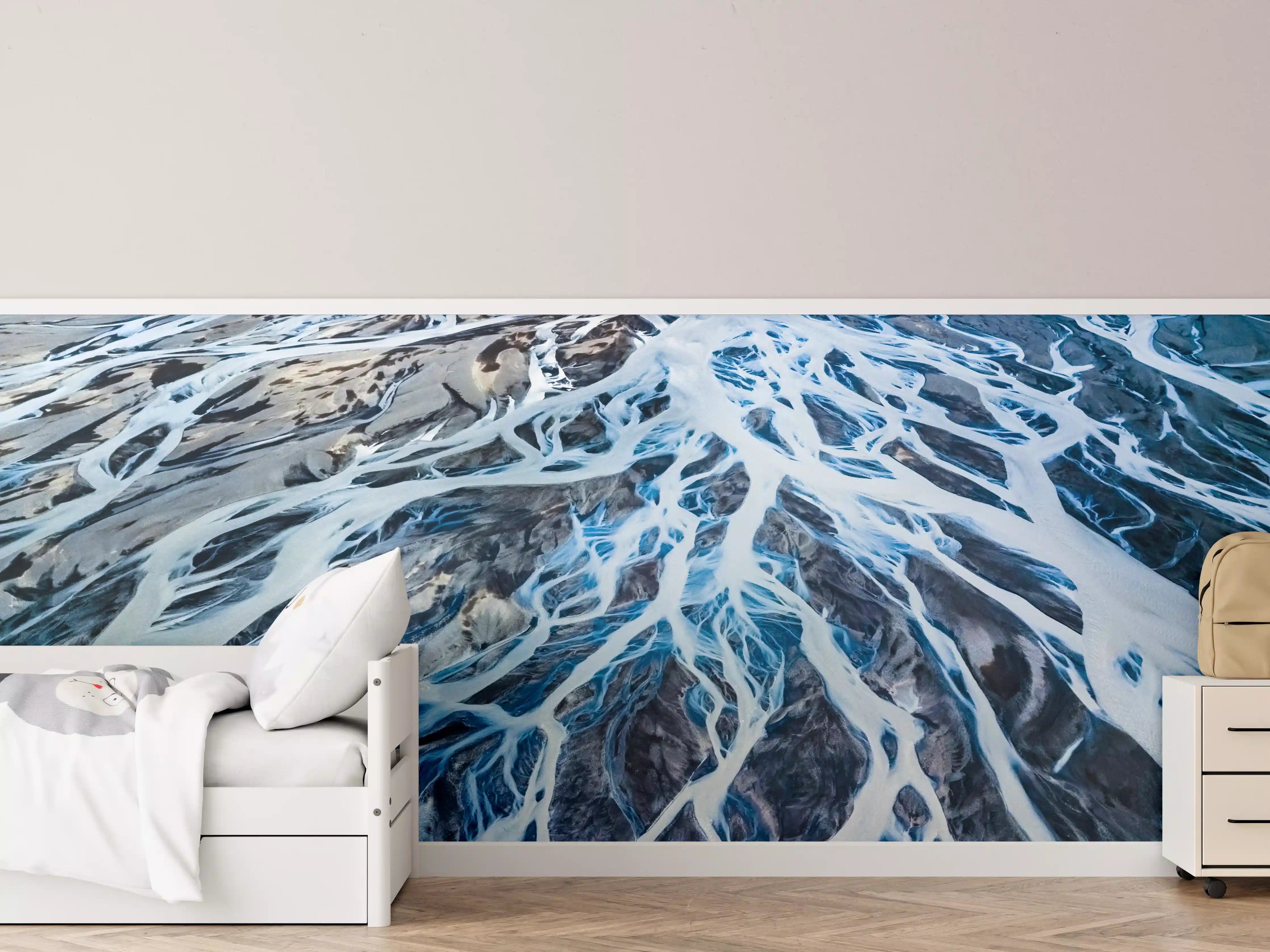 Kinderzimmer Wandgestaltung - Dynamisches Meeresmuster in Blau und Weiß