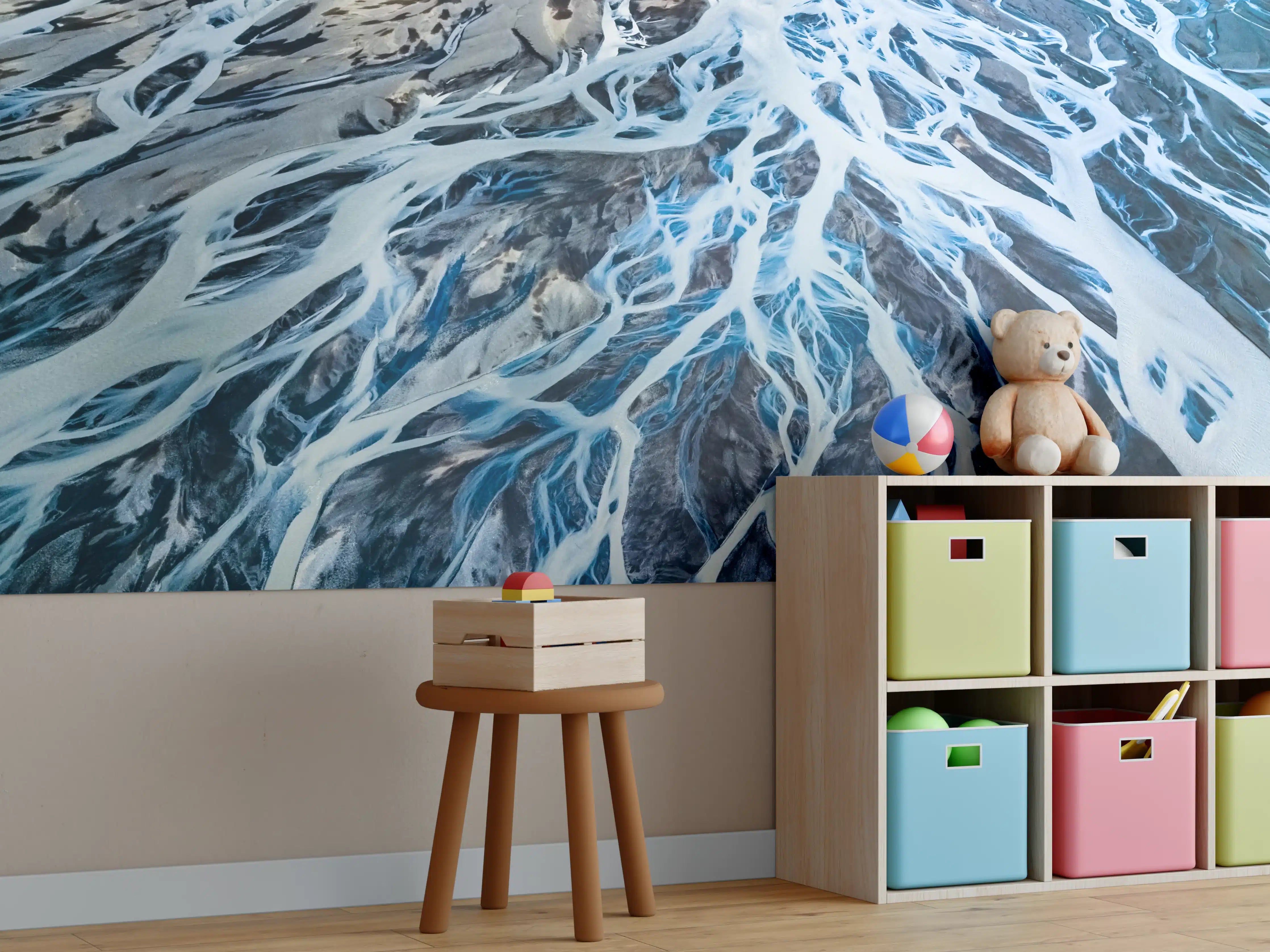 Kinderzimmer Wandgestaltung - Dynamisches Meeresmuster in Blau und Weiß