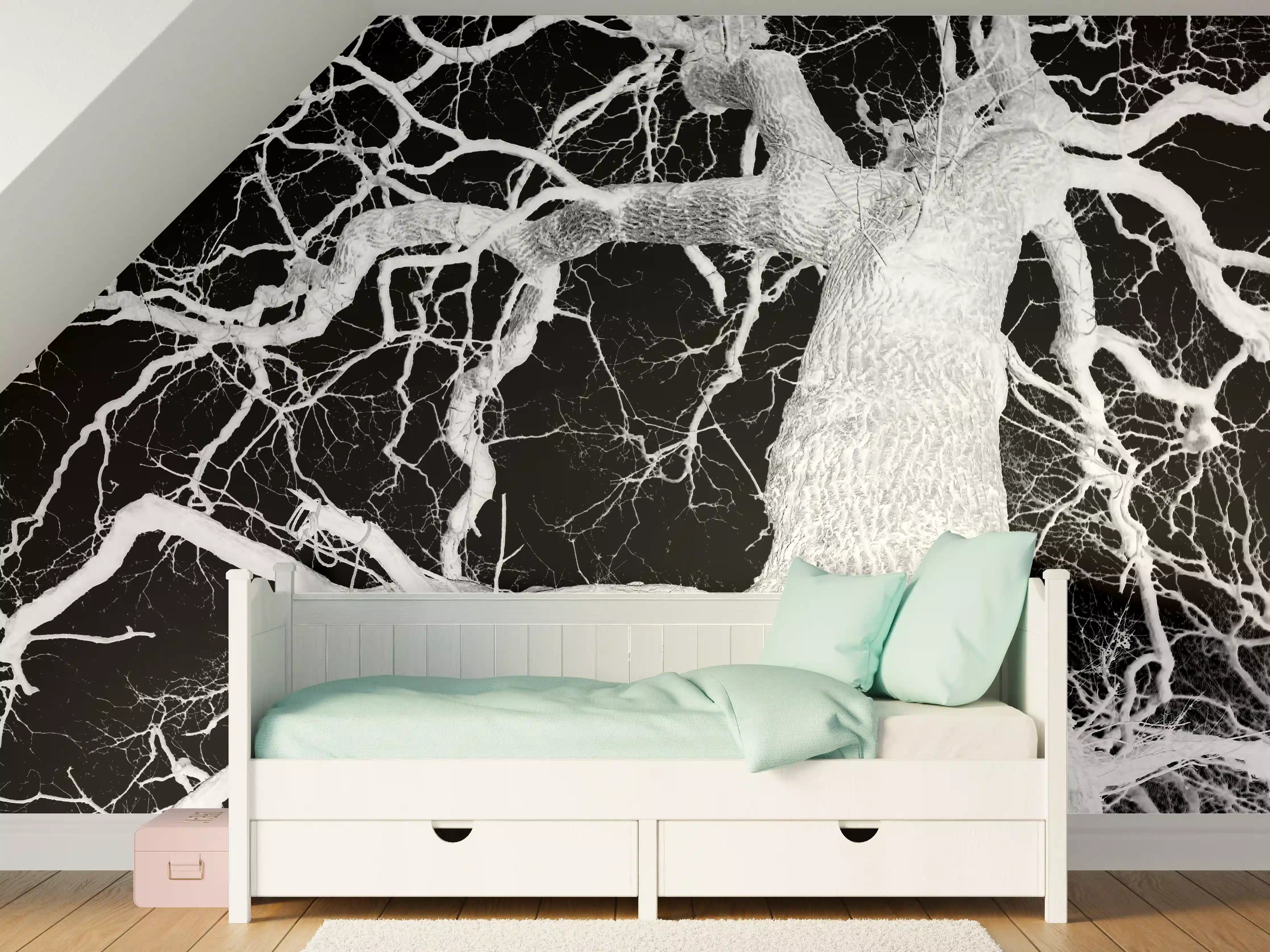 Kinderzimmer Wandgestaltung - Eichenbaum schwarz, weiß im Winter