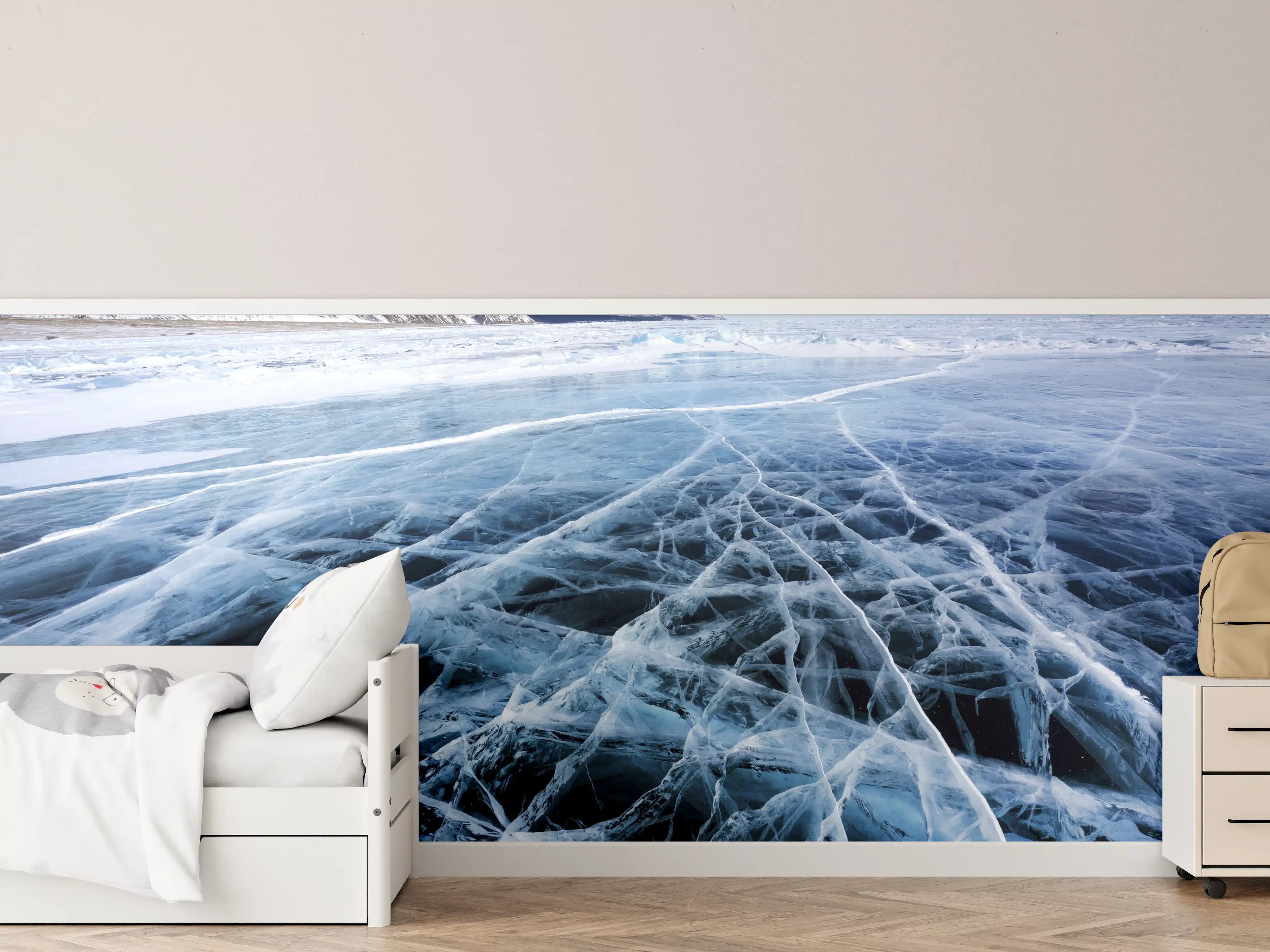 Kinderzimmer Wandgestaltung - Eisfläche mit tiefblauem Himmel