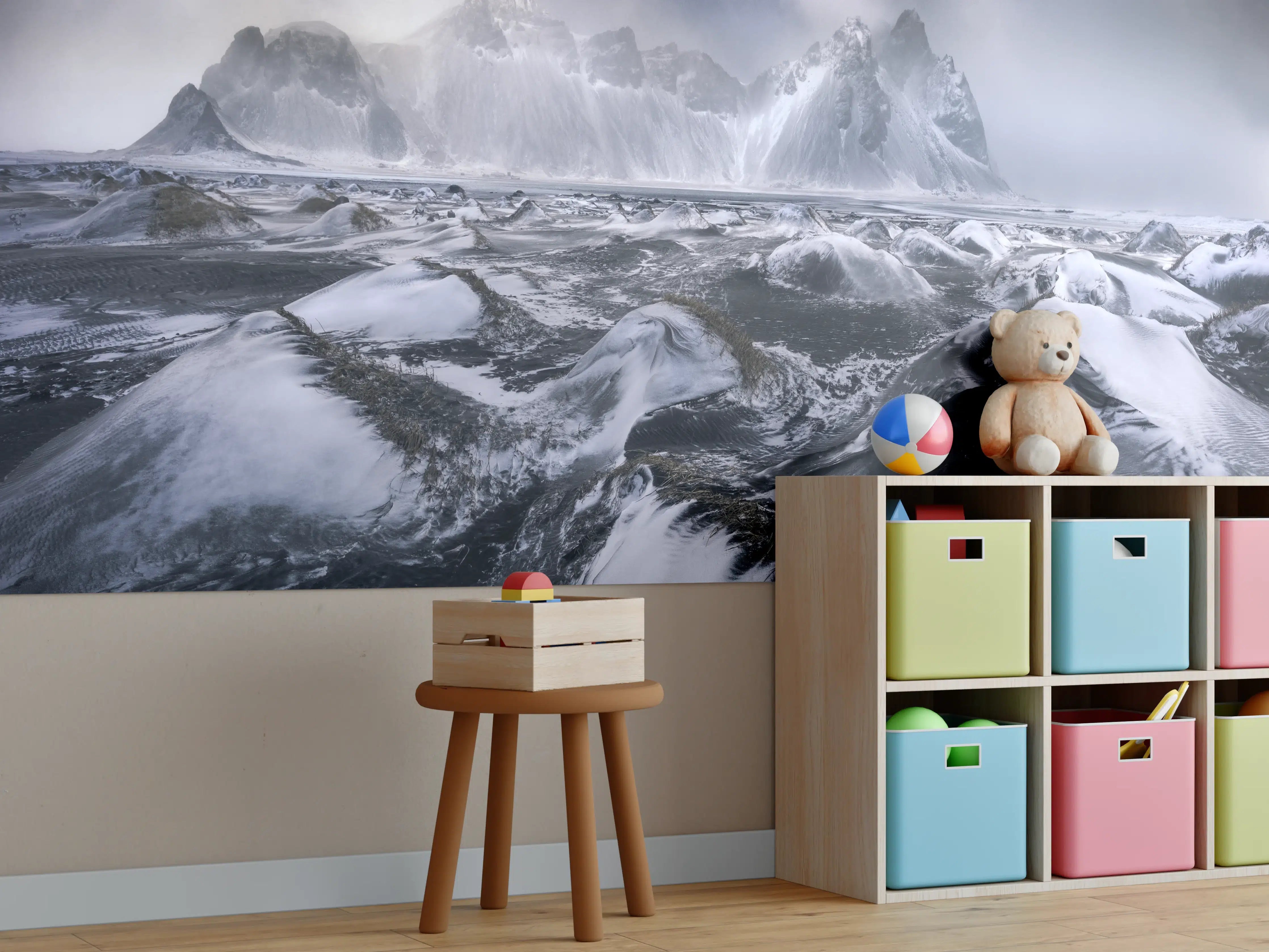 Kinderzimmer Wandgestaltung - Eisige Schneelandschaft Berge