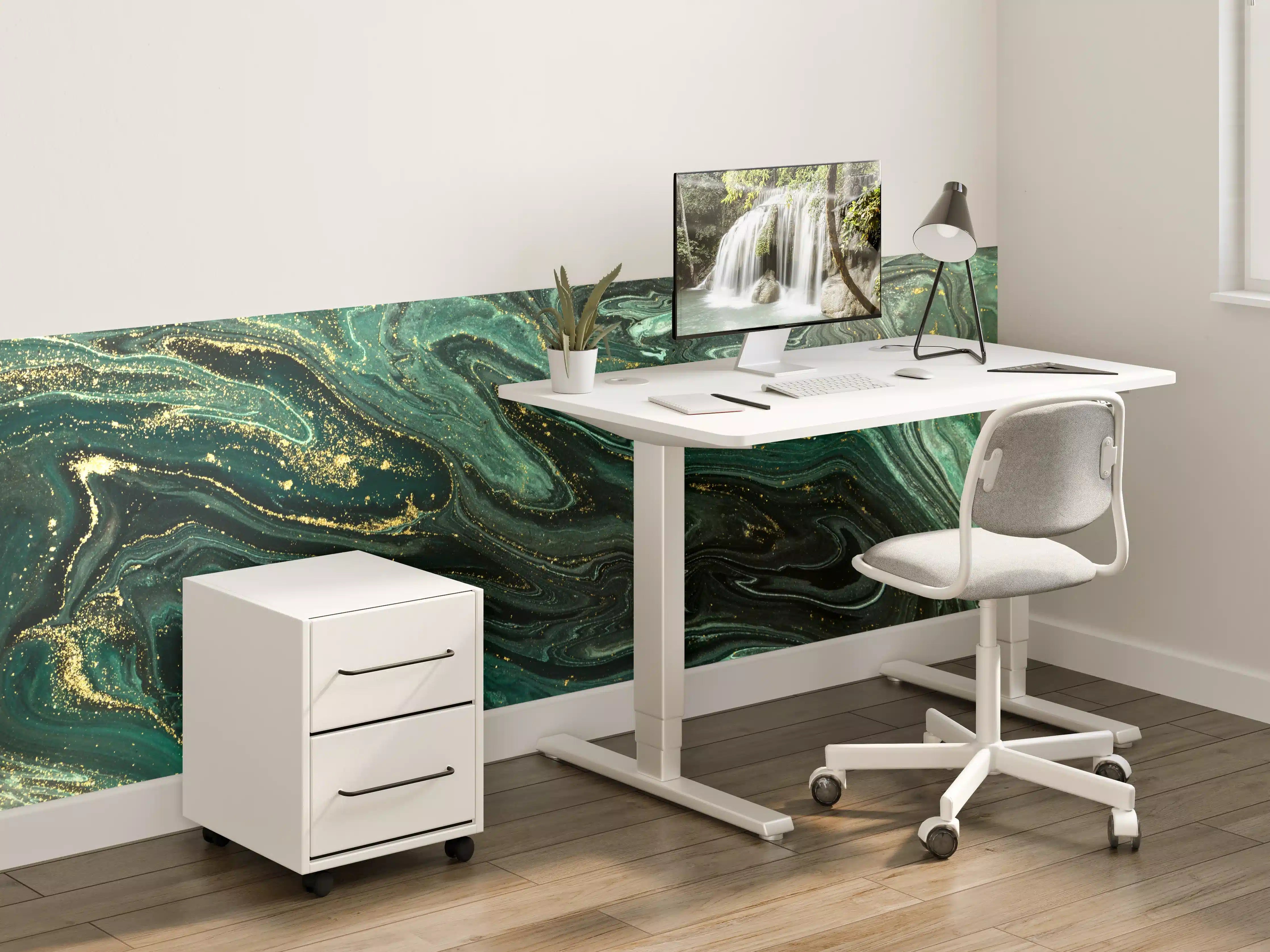 Kinderzimmer Wandgestaltung - Elegantes Grünes Marbledesign mit Goldakzenten