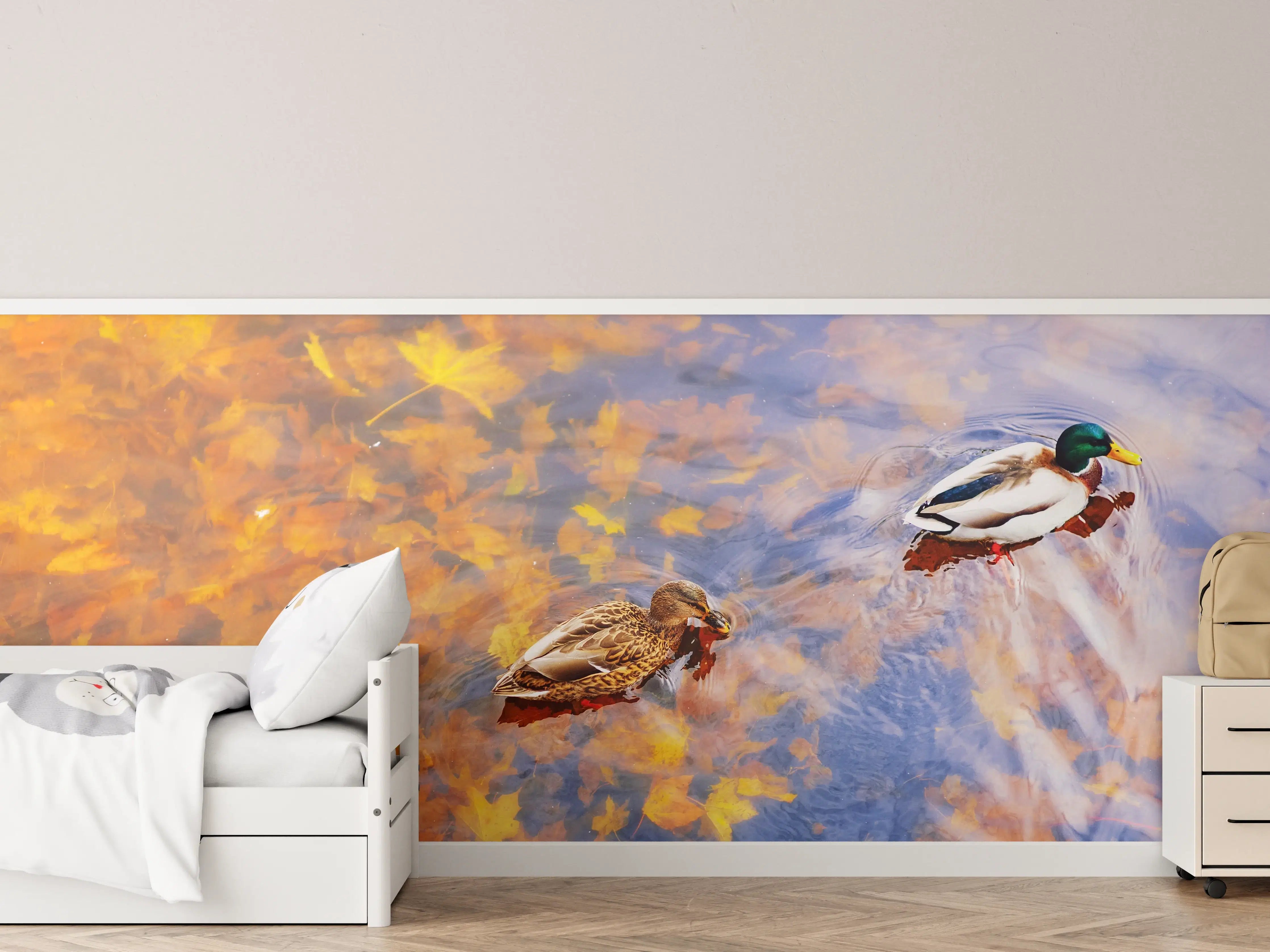 Kinderzimmer Wandgestaltung - Erstfallende Herbstblätter mit Wasserenten